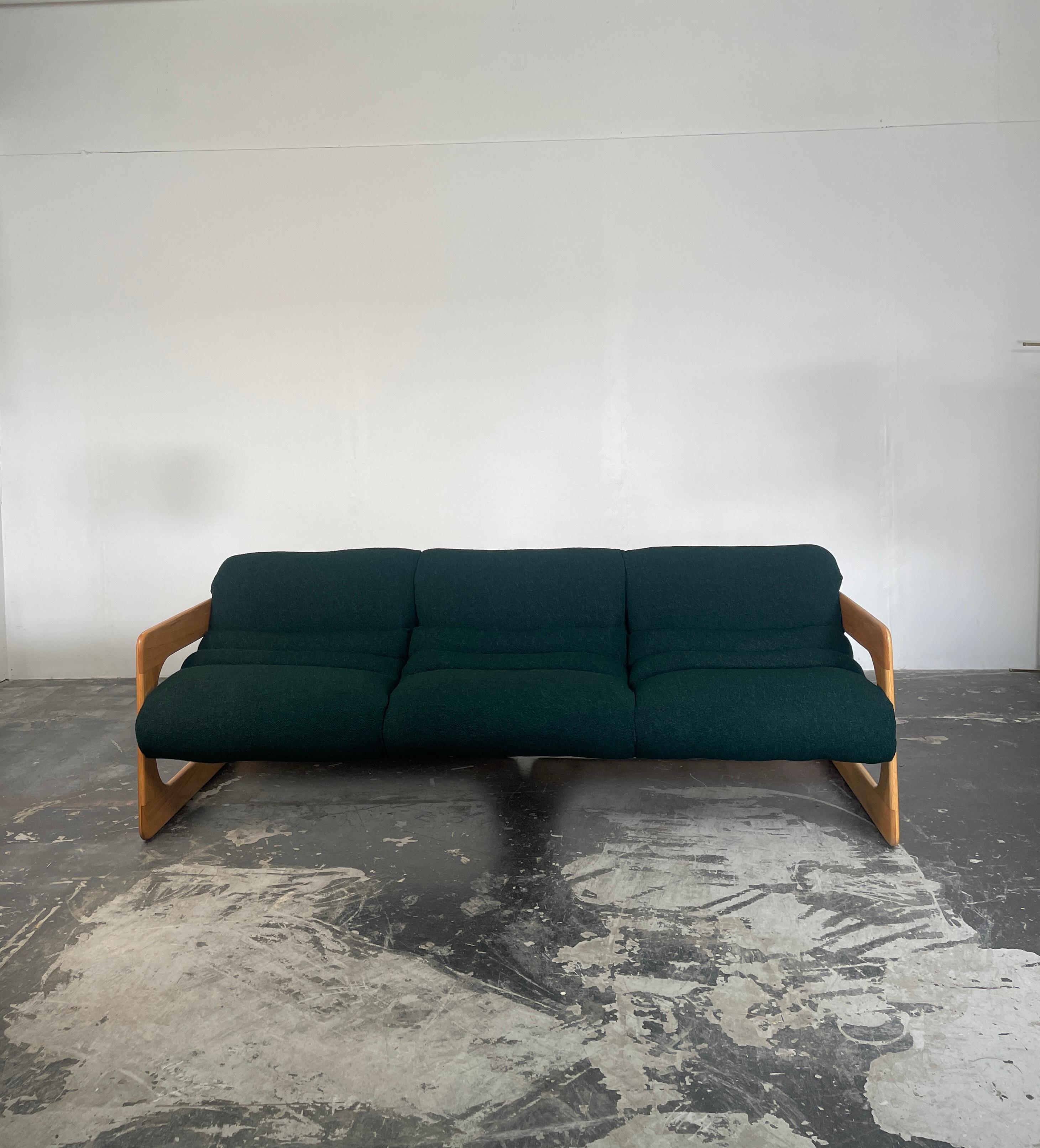 Lou Hodges Sofa der California Design Group aus weißer Eiche (Moderne) im Angebot