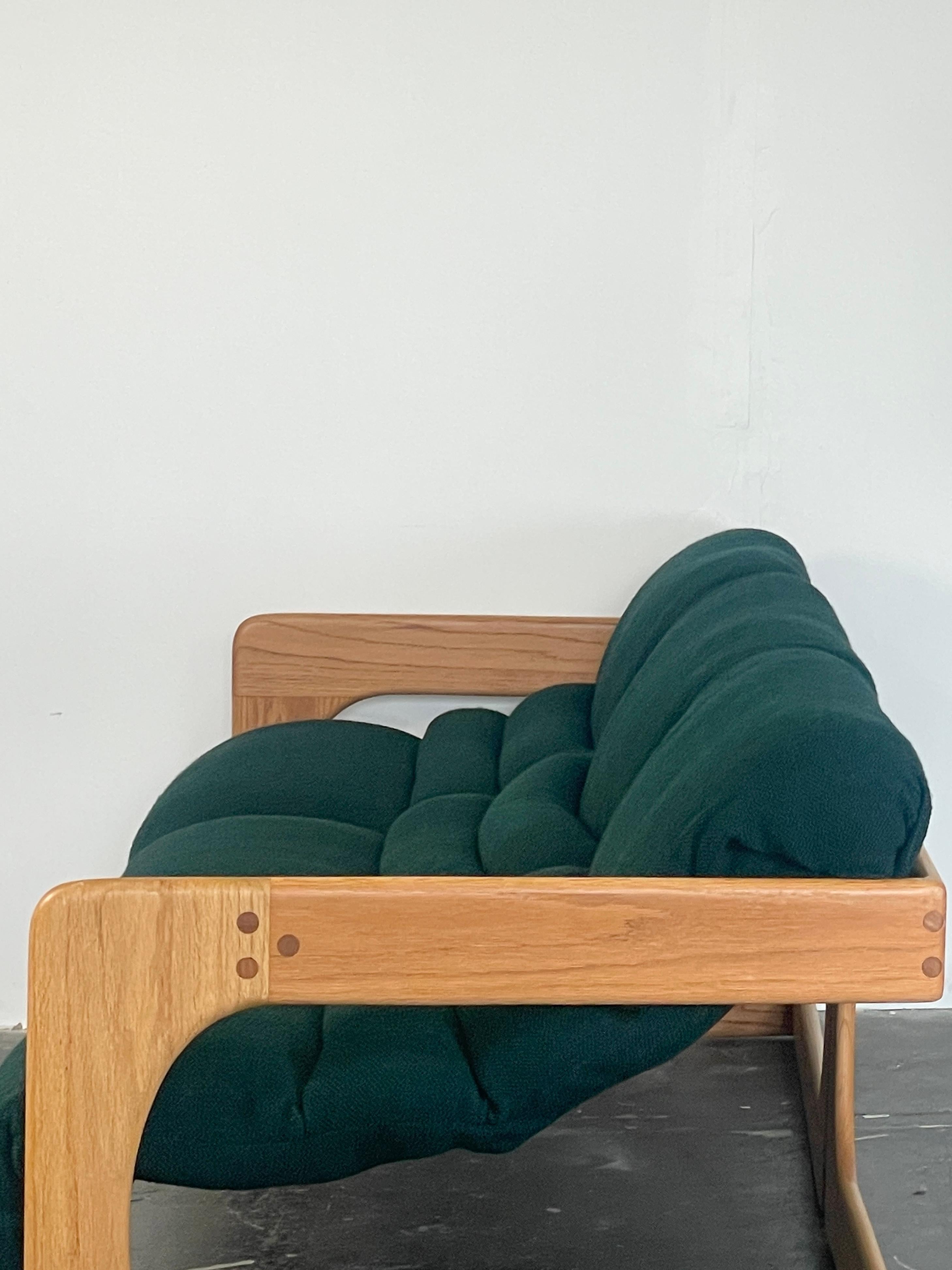 Lou Hodges Sofa der California Design Group aus weißer Eiche im Angebot 1