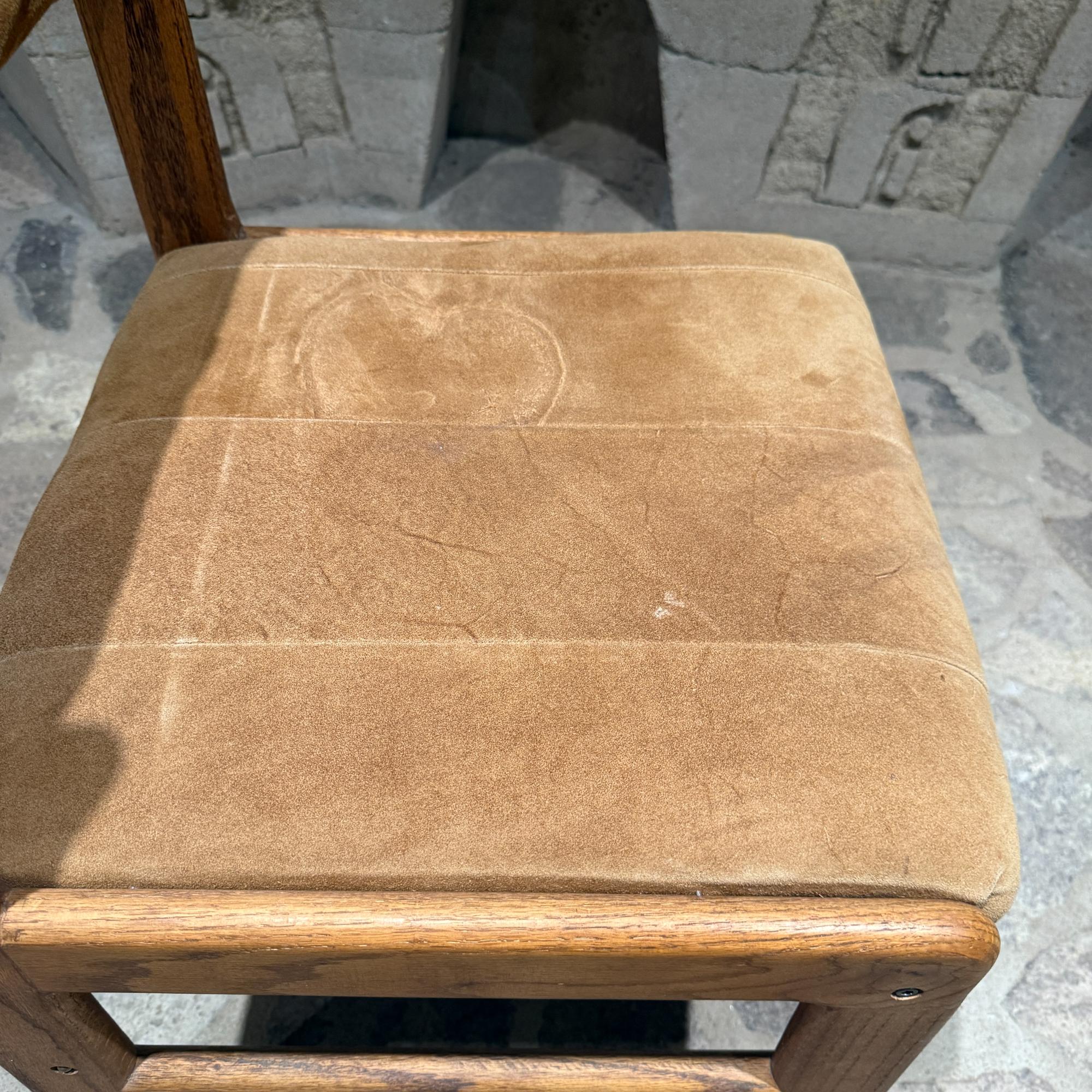 Chaise simple Lou Hodges Oak Oak et cuir daim Tan Mid Century Modern en vente 5