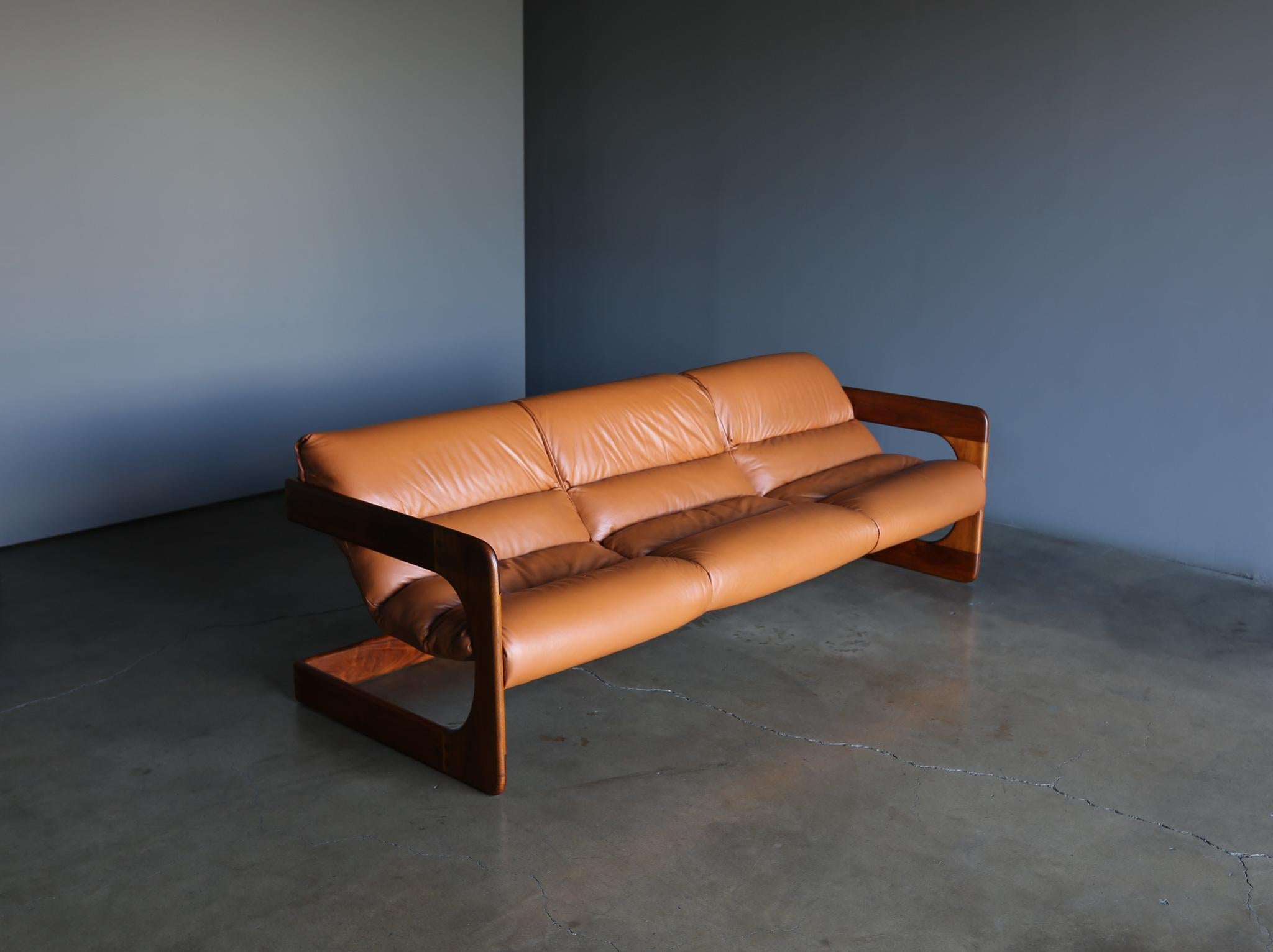 Lou Hodges Walnut & Leather Sofa for California Design Group, 1970s 7