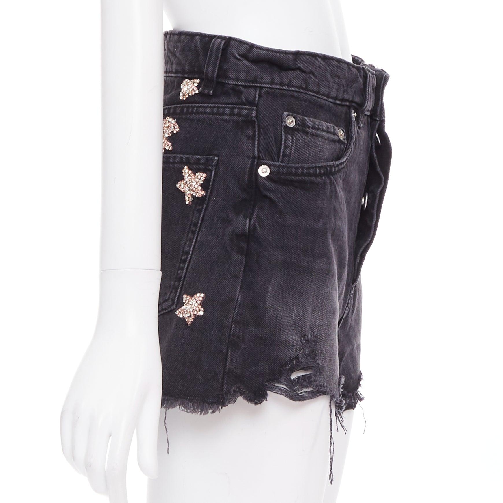 LOU LOU Studio vaquero gris lavado rosa estrellas de cristal plateado adornado shorts S en Excelente estado para la venta en Hong Kong, NT