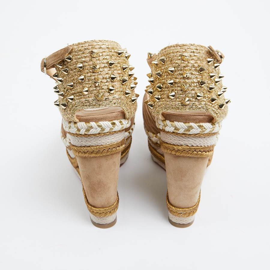 Louboutin Madmonica Madcarina 120 Raffia mit Spikes aus Gold in Gold im Zustand „Gut“ im Angebot in Paris, FR