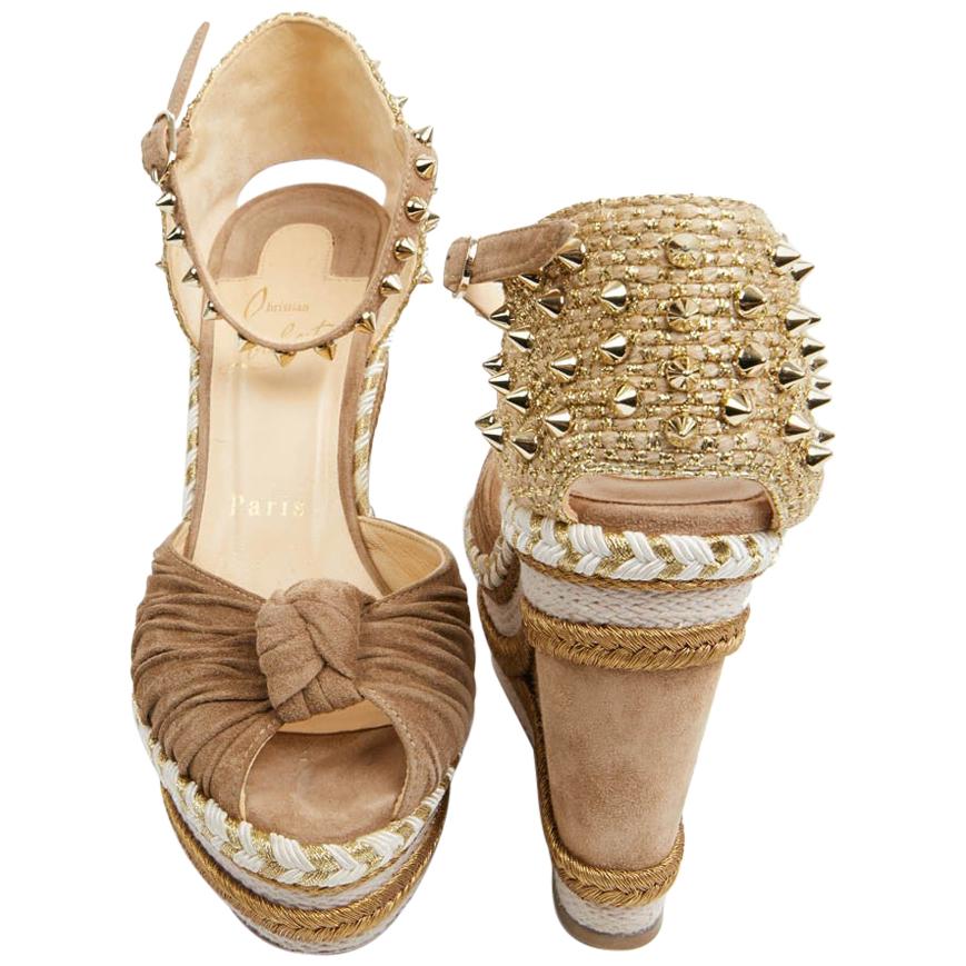 Louboutin Madmonica Madcarina 120 Raffia mit Spikes aus Gold in Gold