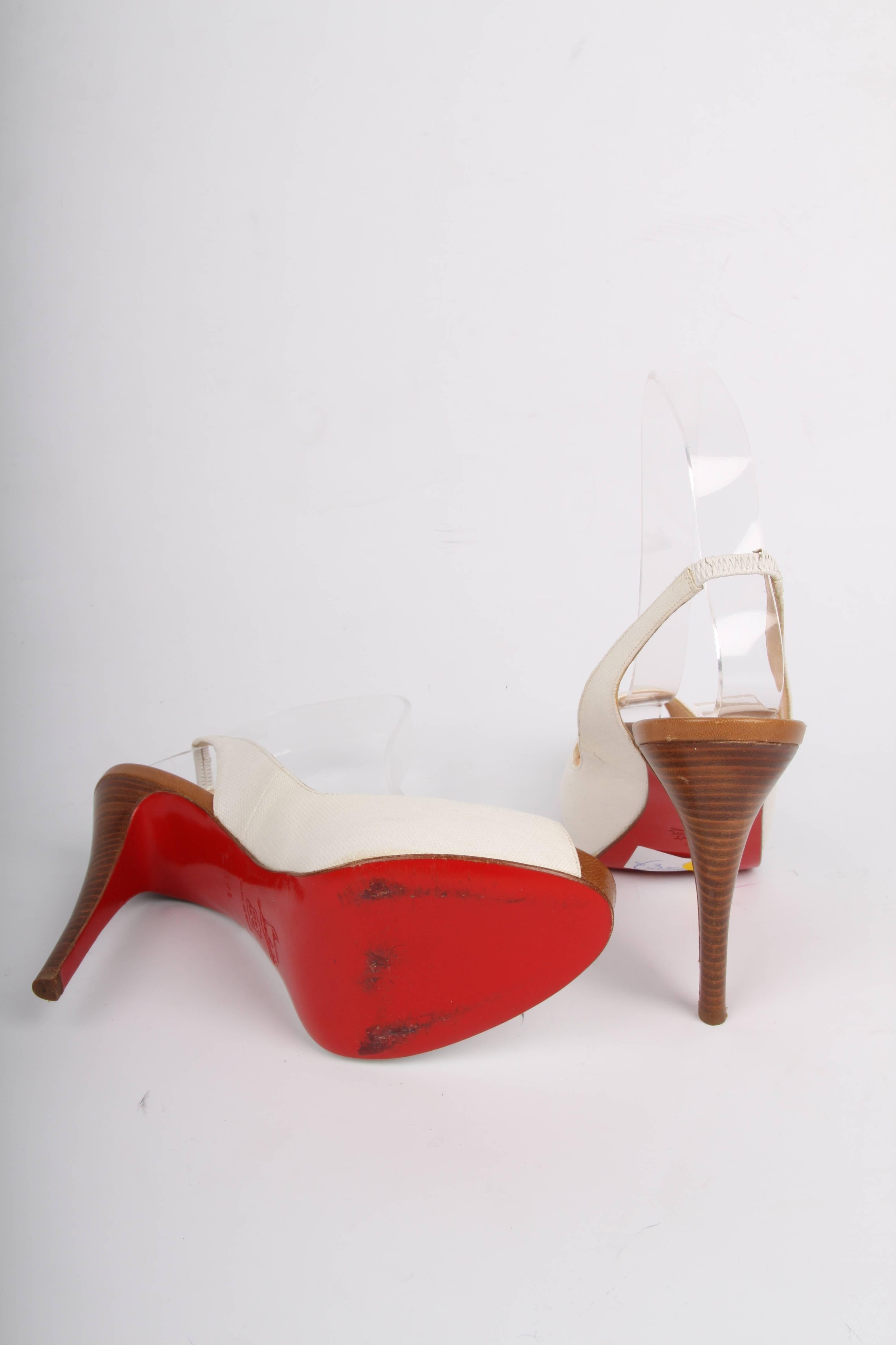 Peep-toe Louboutins crafted from white canvas, perfect for a summer day!

The heel measures 12,5 centimeters, the concealed platform is 2 centimeters high. Fully lined with leather, a gold-tone Louboutin logo on the insole.

The red outsole is in