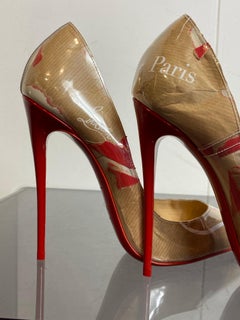 Louboutin So Kate Pumps aus Kraftpapier