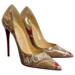 Louboutin So Kate Pumps aus Kraftpapier
