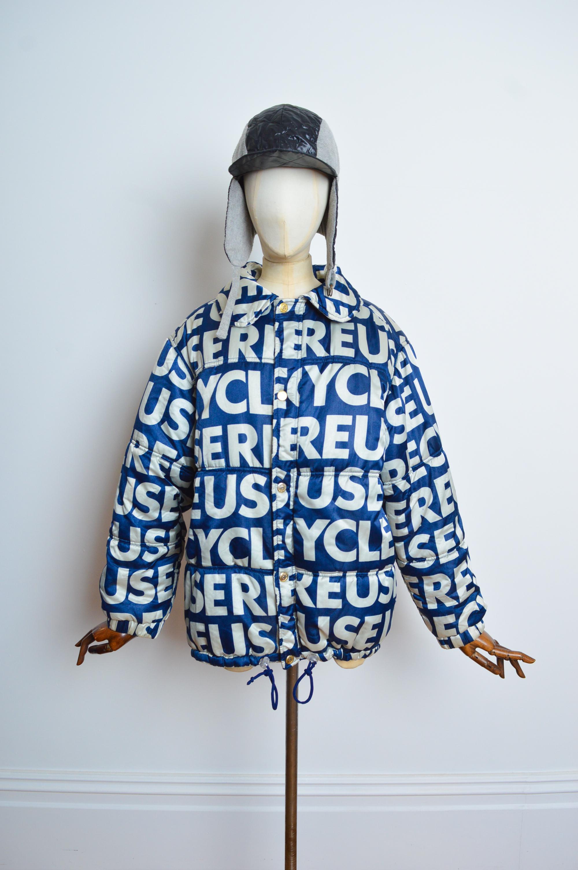 Viola Giacca Bomber Puffa in raso Franco Moschino REUSE / RECYCLE degli anni '90 in vendita