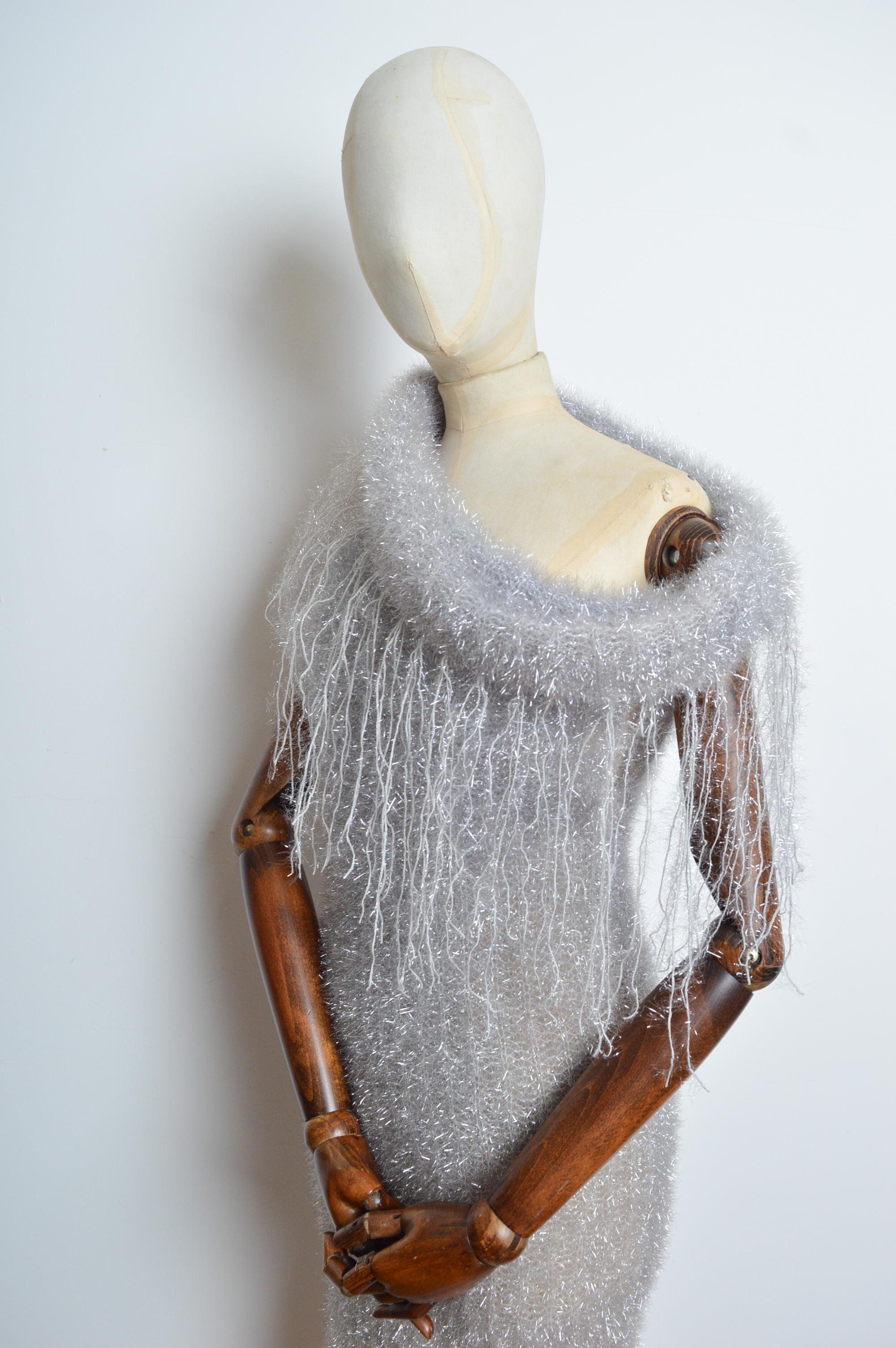 Donna Loud 1990's Garish Argento off shoulder Tinsel Glitter Cowl neck Evening Dress in vendita