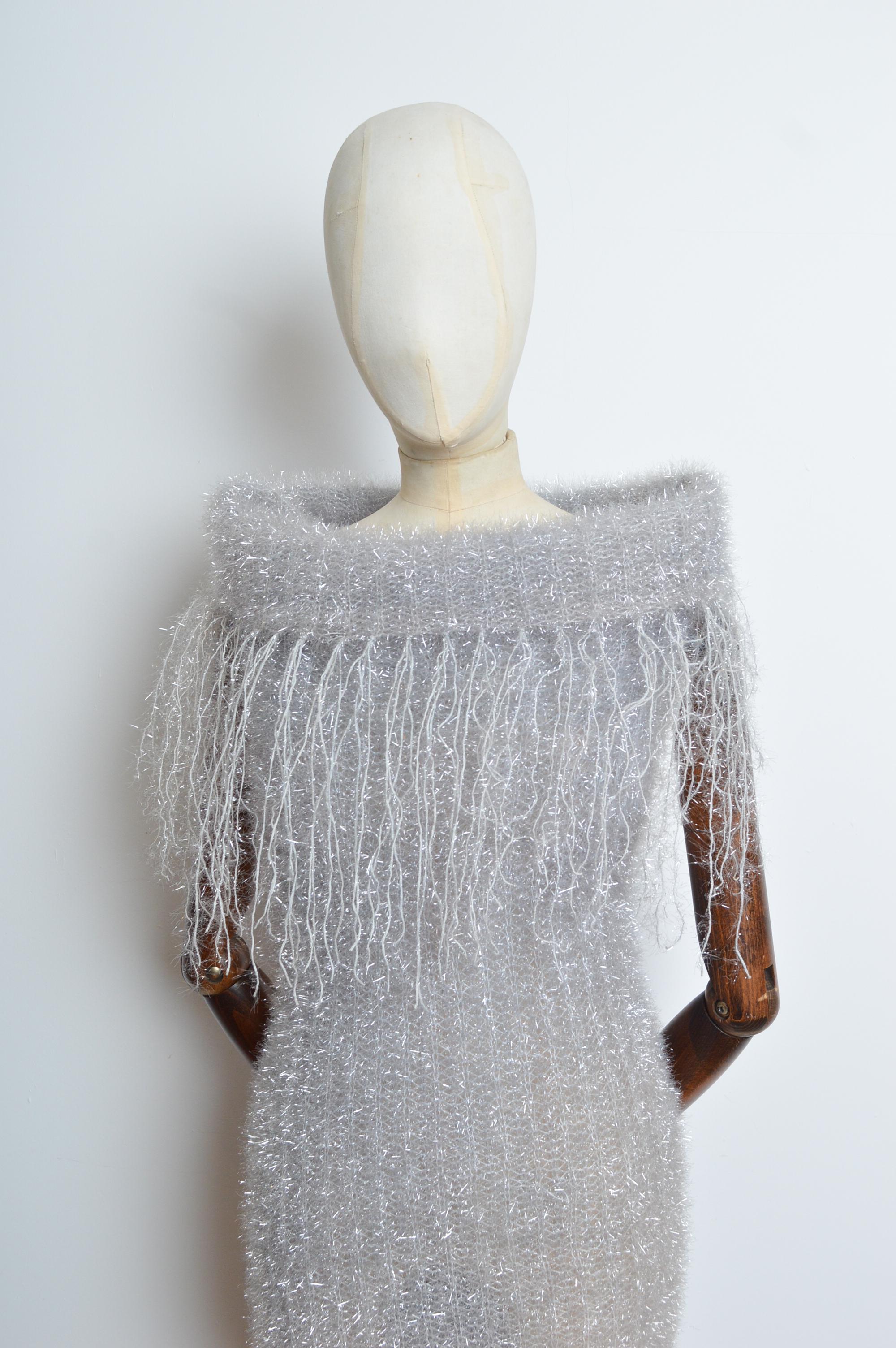 Loud 1990's Garish Argento off shoulder Tinsel Glitter Cowl neck Evening Dress in vendita 3