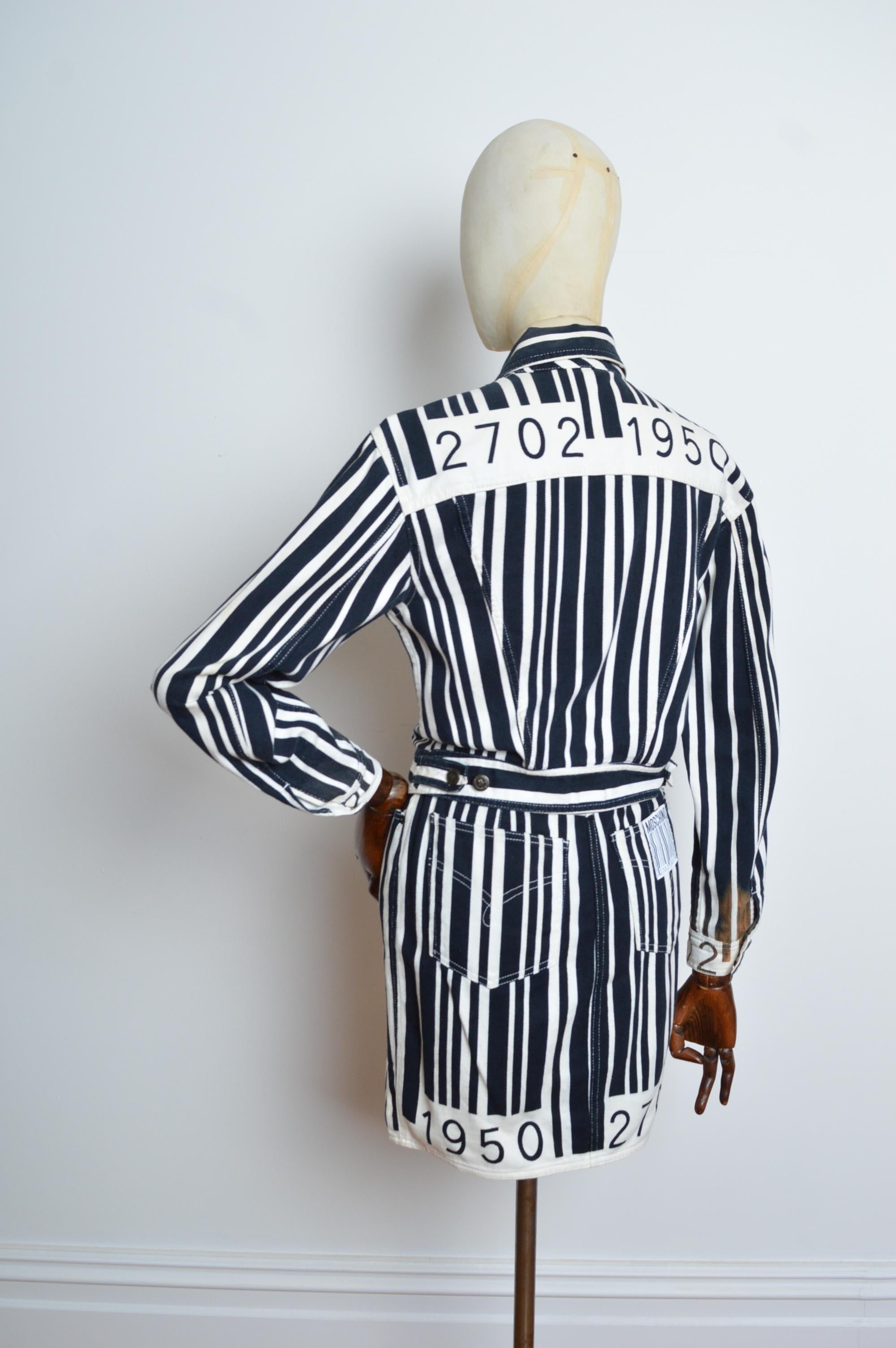 Lautes Archiv 1990er MOSCHINO Barcode Gestreifte Jeansjacke & Rock Set im Angebot 9