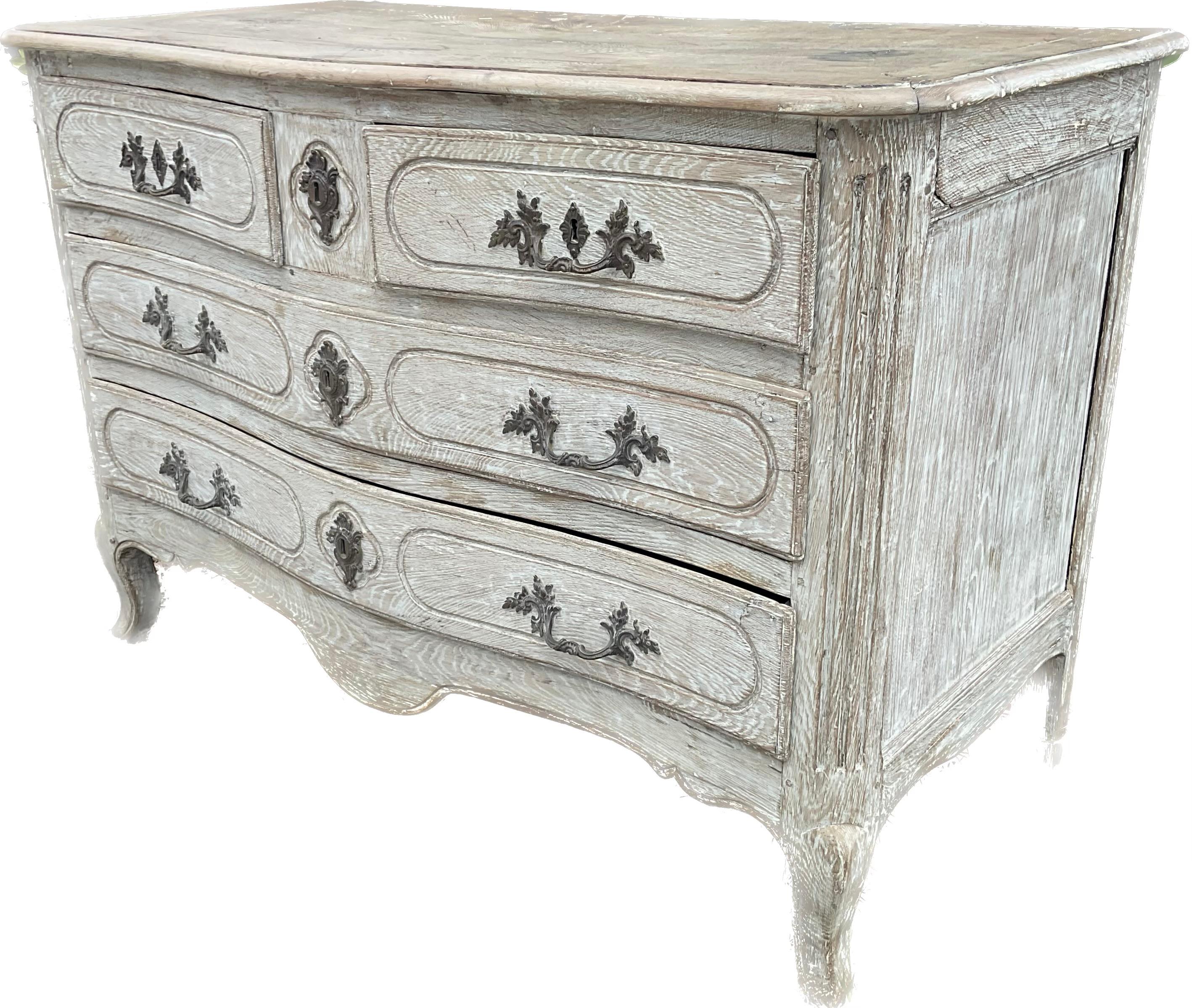 Louie XV Style French Provincial Chest  In Good Condition For Sale In Bradenton, FL