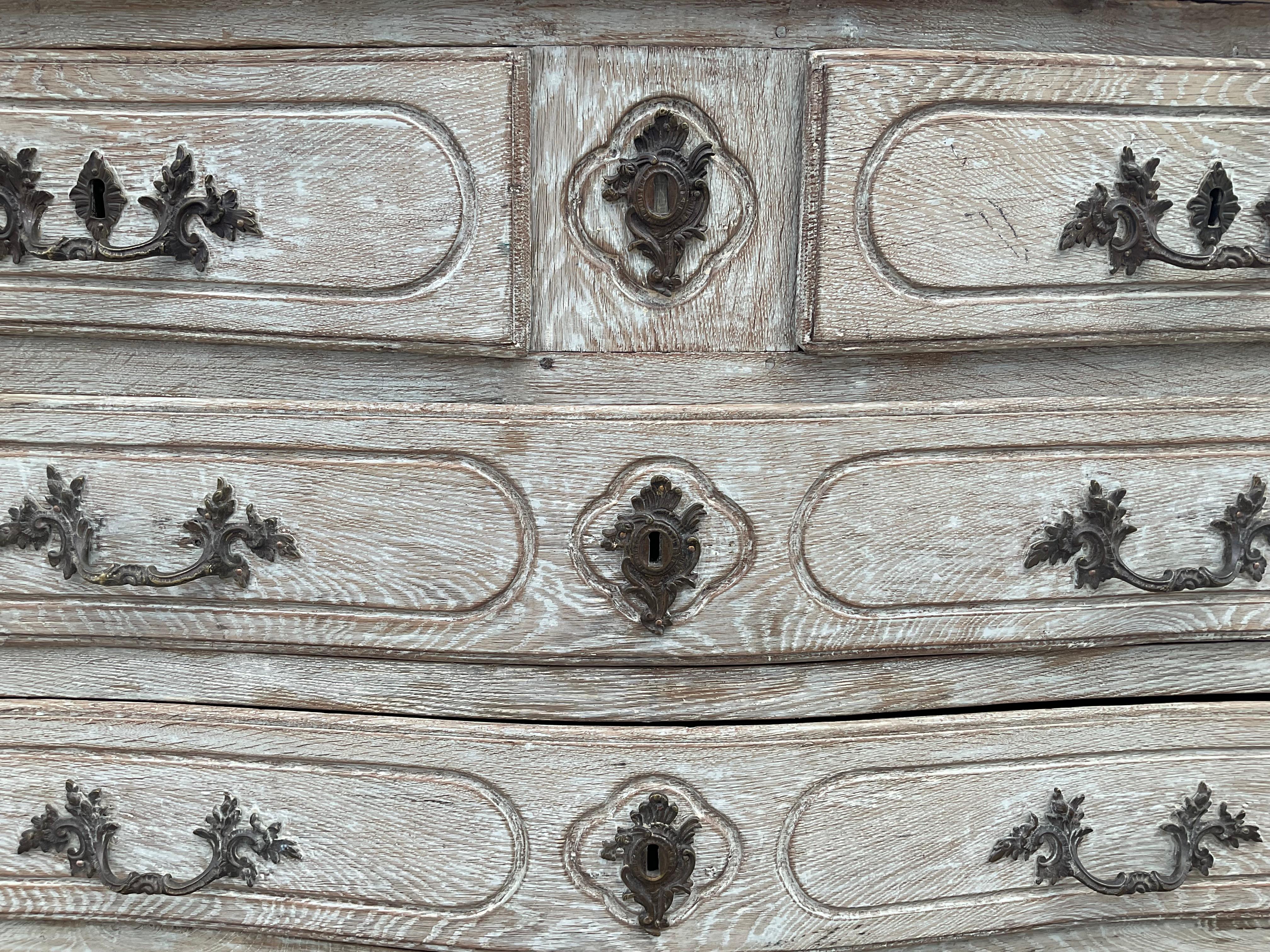 Louie XV Style French Provincial Chest  For Sale 1