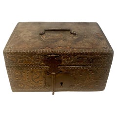 Boîte de messageries française Louis XIV en bois enveloppé de cuir - France - 17e 18e siècle