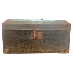 Boîte de messageries française Louis XIV en bois enveloppé de cuir - France - 17e 18e siècle