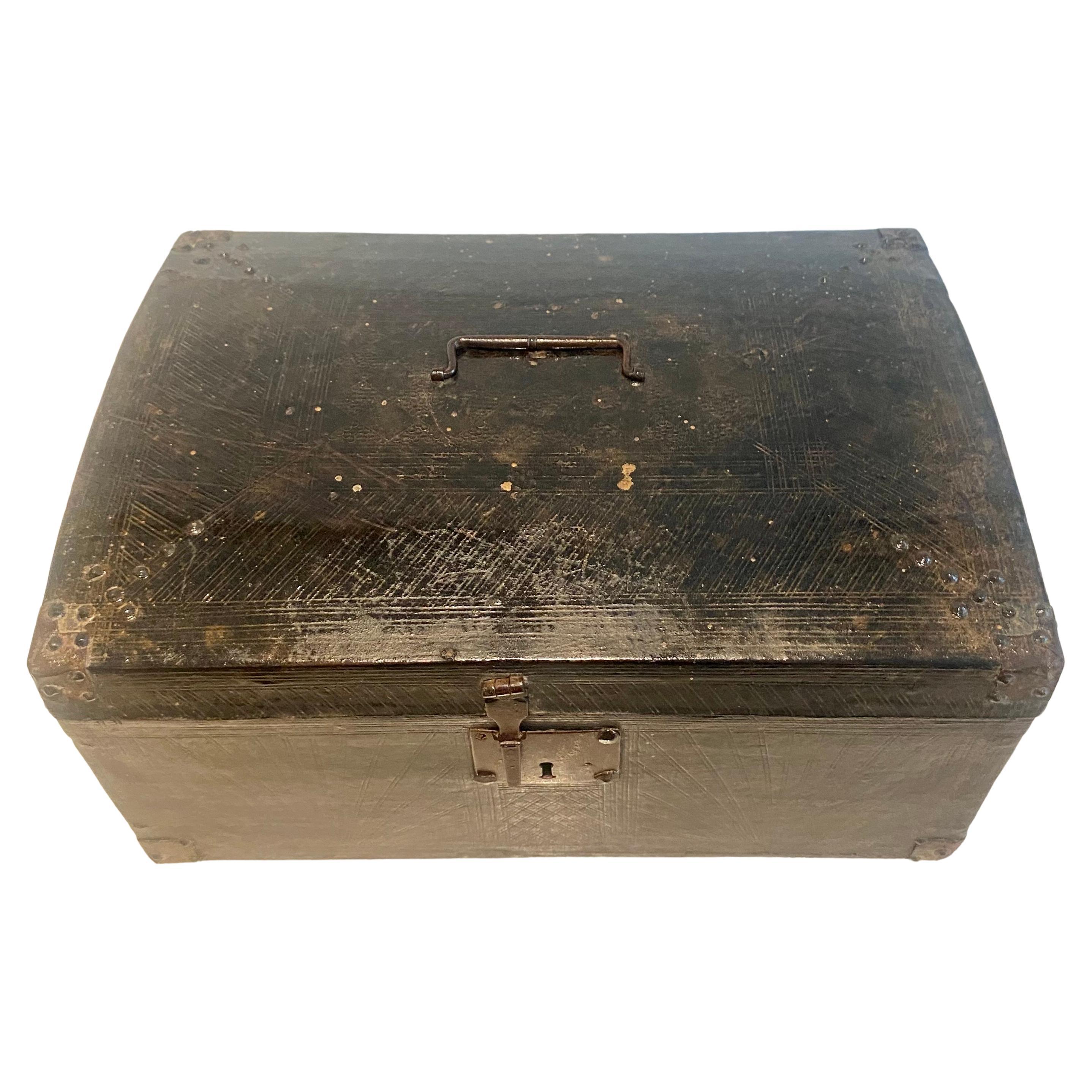 French Louis XIV Messenger Box Leather Wrapped Wood - France - 17th 18th In Good Condition For Sale In Beuzevillette, FR