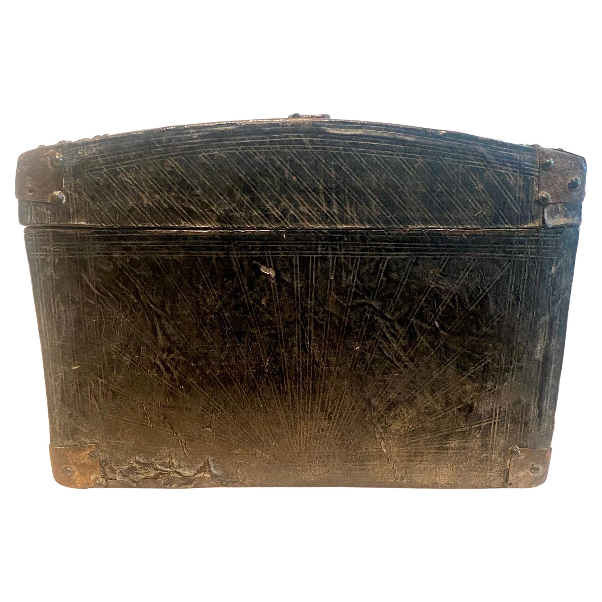 French Louis XIV Messenger Box Leather Wrapped Wood - France - 17th 18th For Sale 1