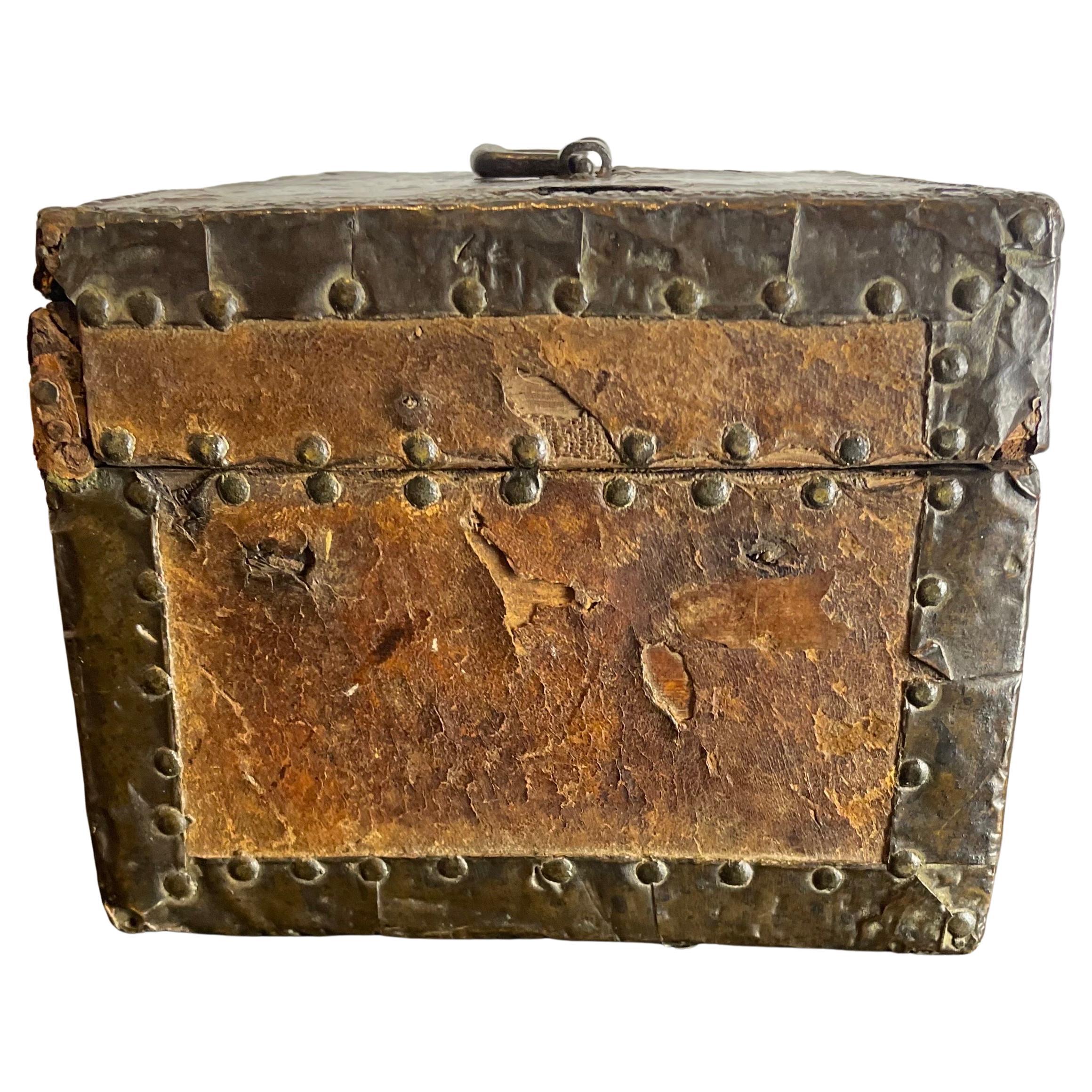 Boîte de messageries française Louis XIV en bois enveloppé de cuir - France - 17e 18e siècle en vente 3