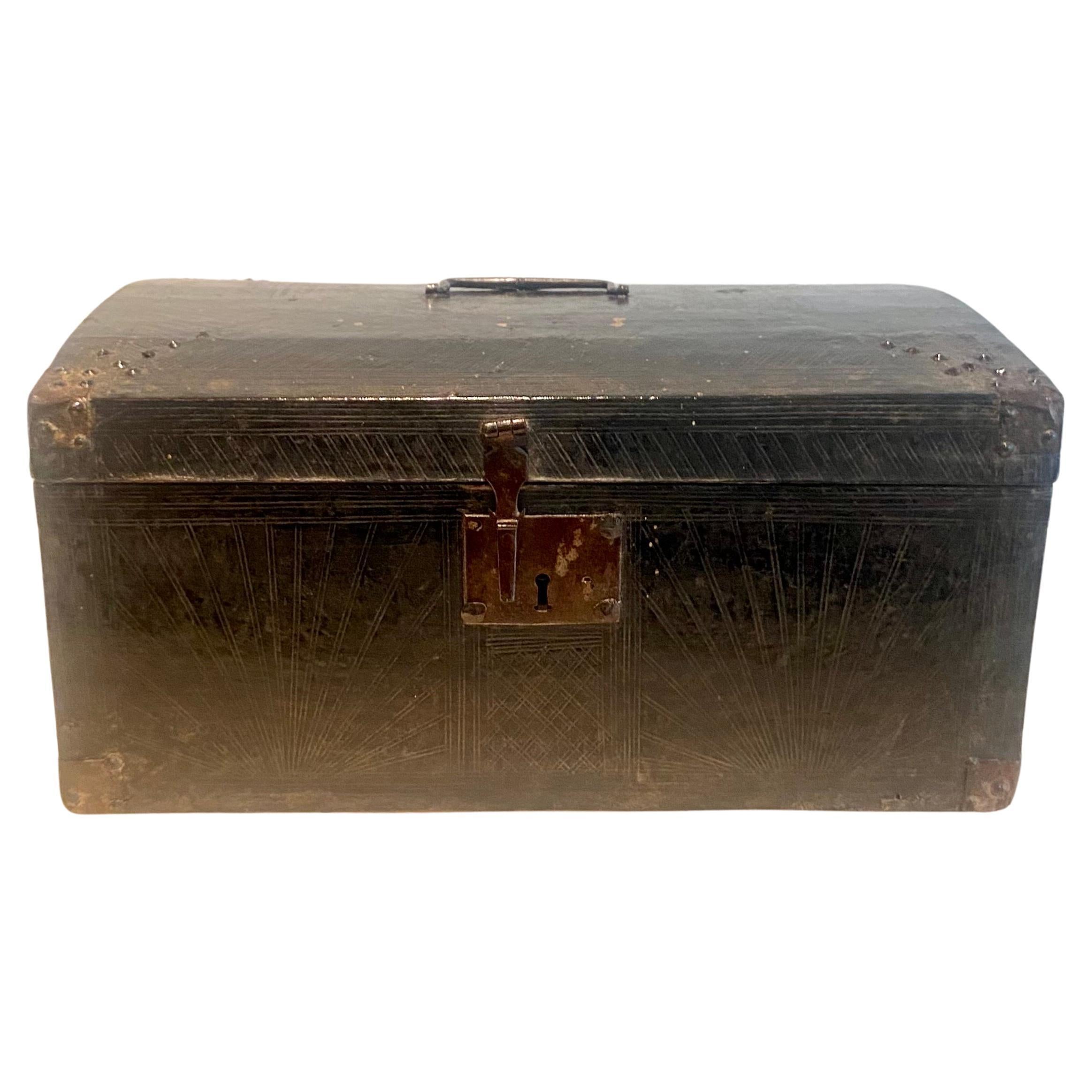 French Louis XIV Messenger Box Leather Wrapped Wood - France - 17th 18th For Sale