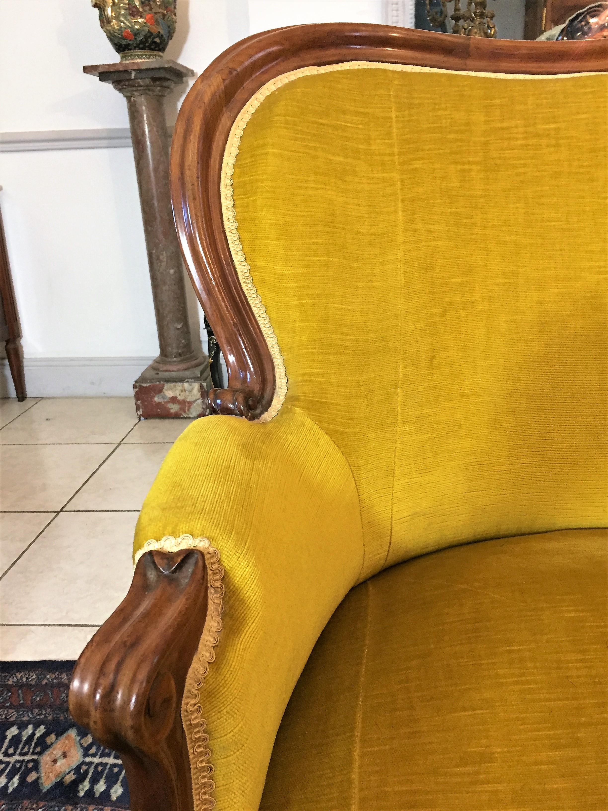 Louis XV Style Bench Mahogany and Yellow Velvet Louis-Philippe Period circa 1840 In Good Condition In Beuzevillette, FR