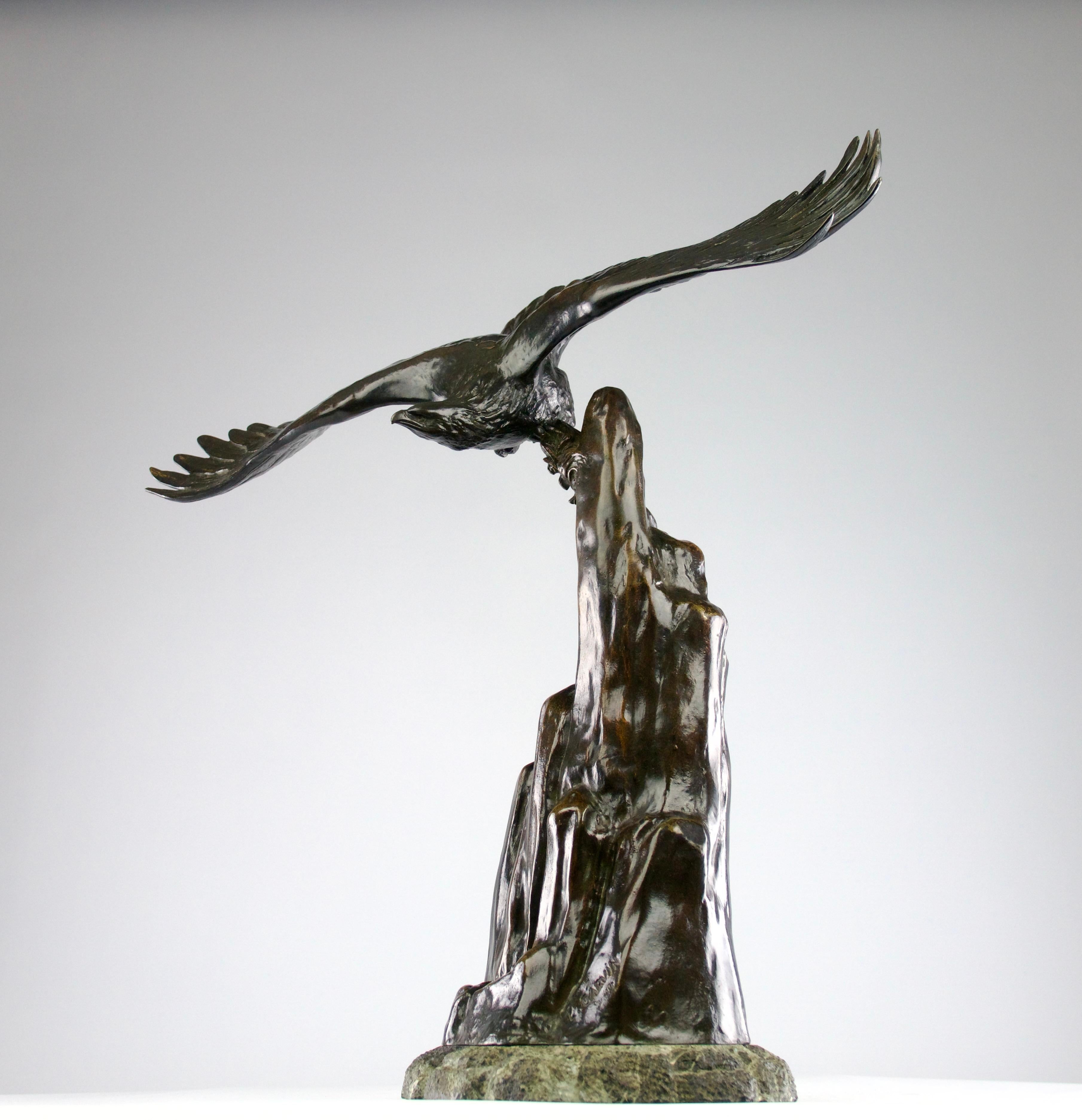 Romantique Louis-Albert Carvin, Sculpture Aigle s'envolant de la montagne, France Art déco, années 1920 en vente