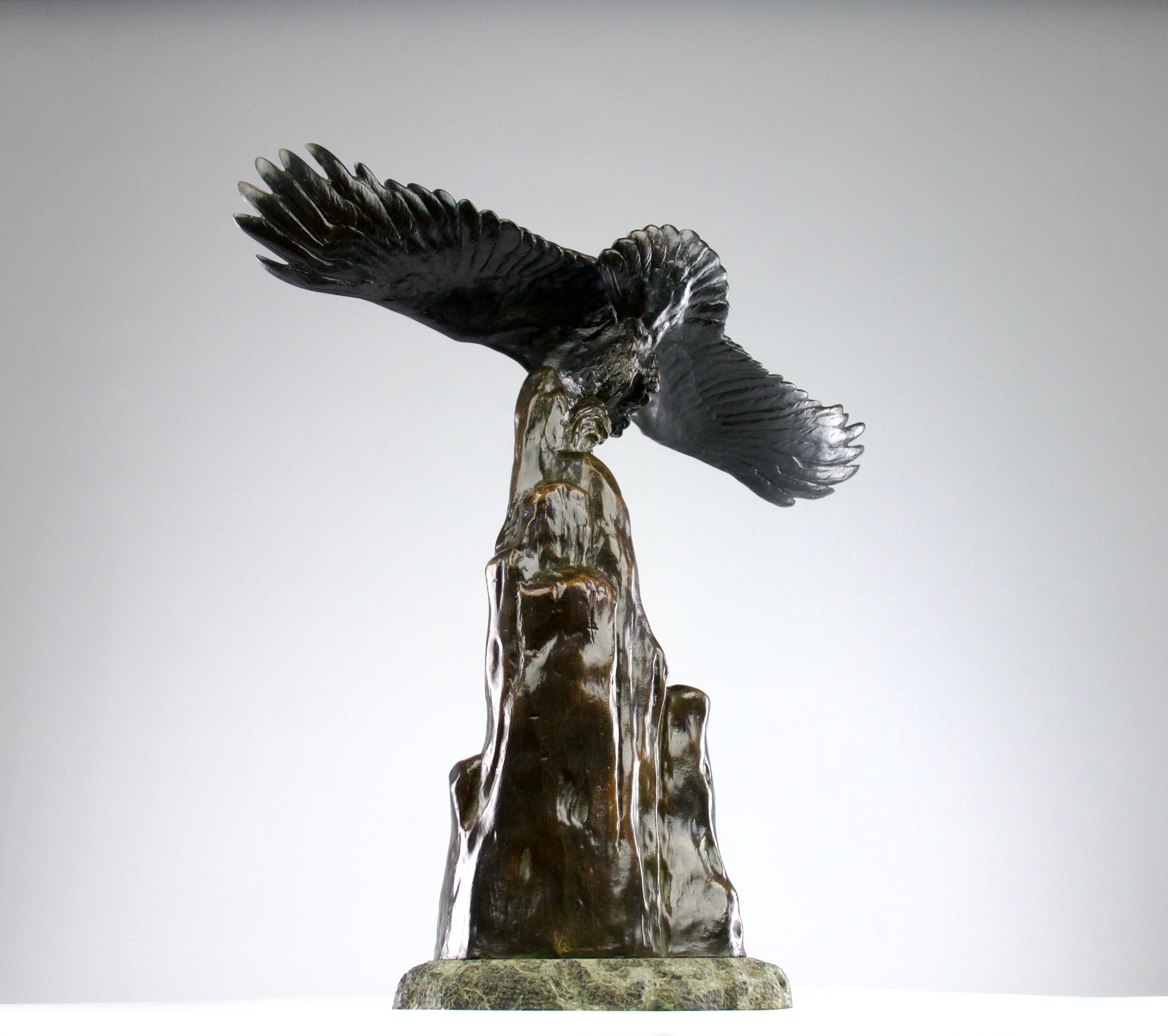 Louis Albert Carvin, Sculpture Eagle Flying Off Mountain, France Art Deco, 1920s In Good Condition For Sale In PARIS, FR