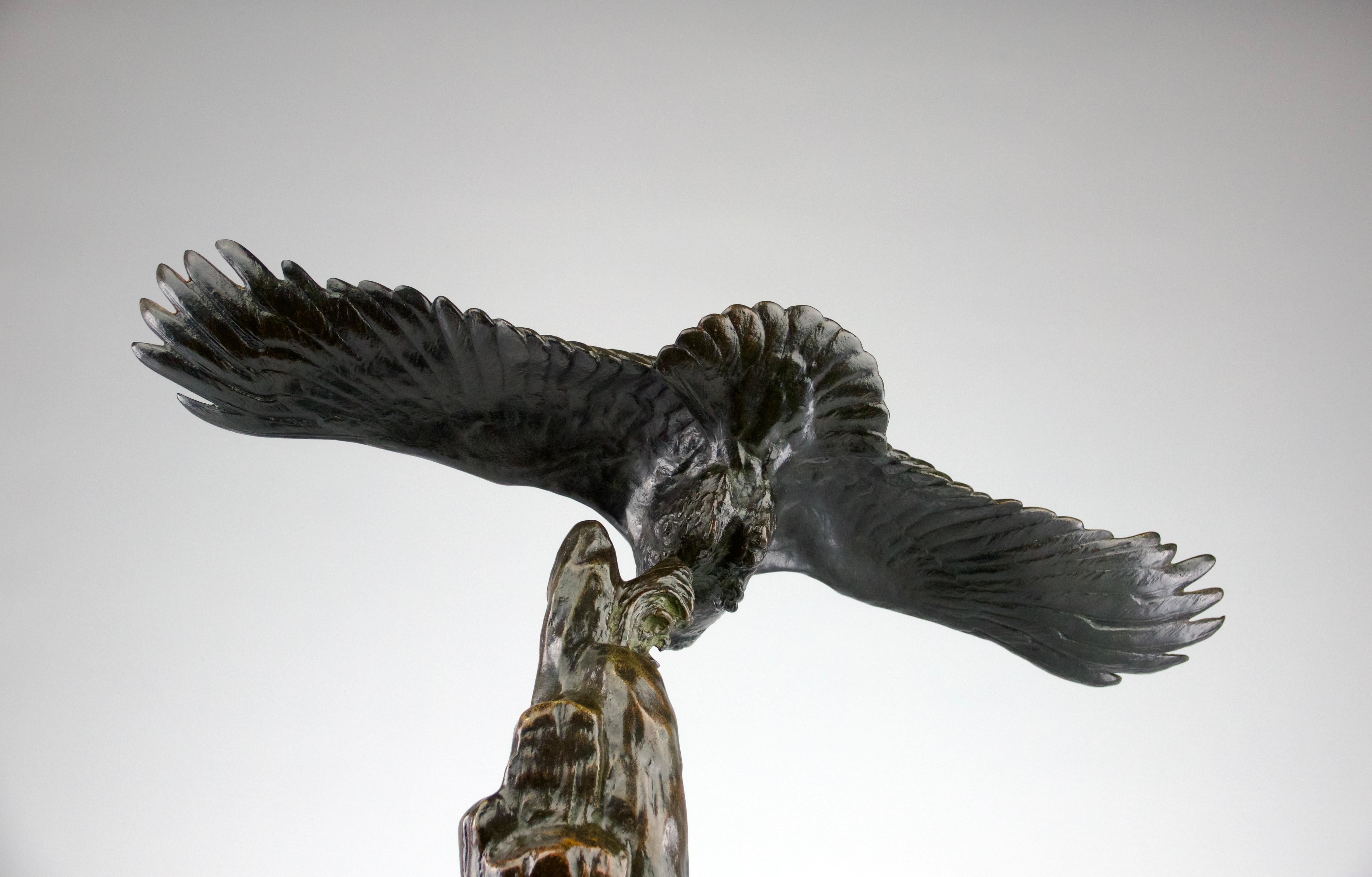 Louis-Albert Carvin, Skulptur Adler vor Berg fliegend, Frankreich Art Déco, 1920er Jahre (Frühes 20. Jahrhundert) im Angebot