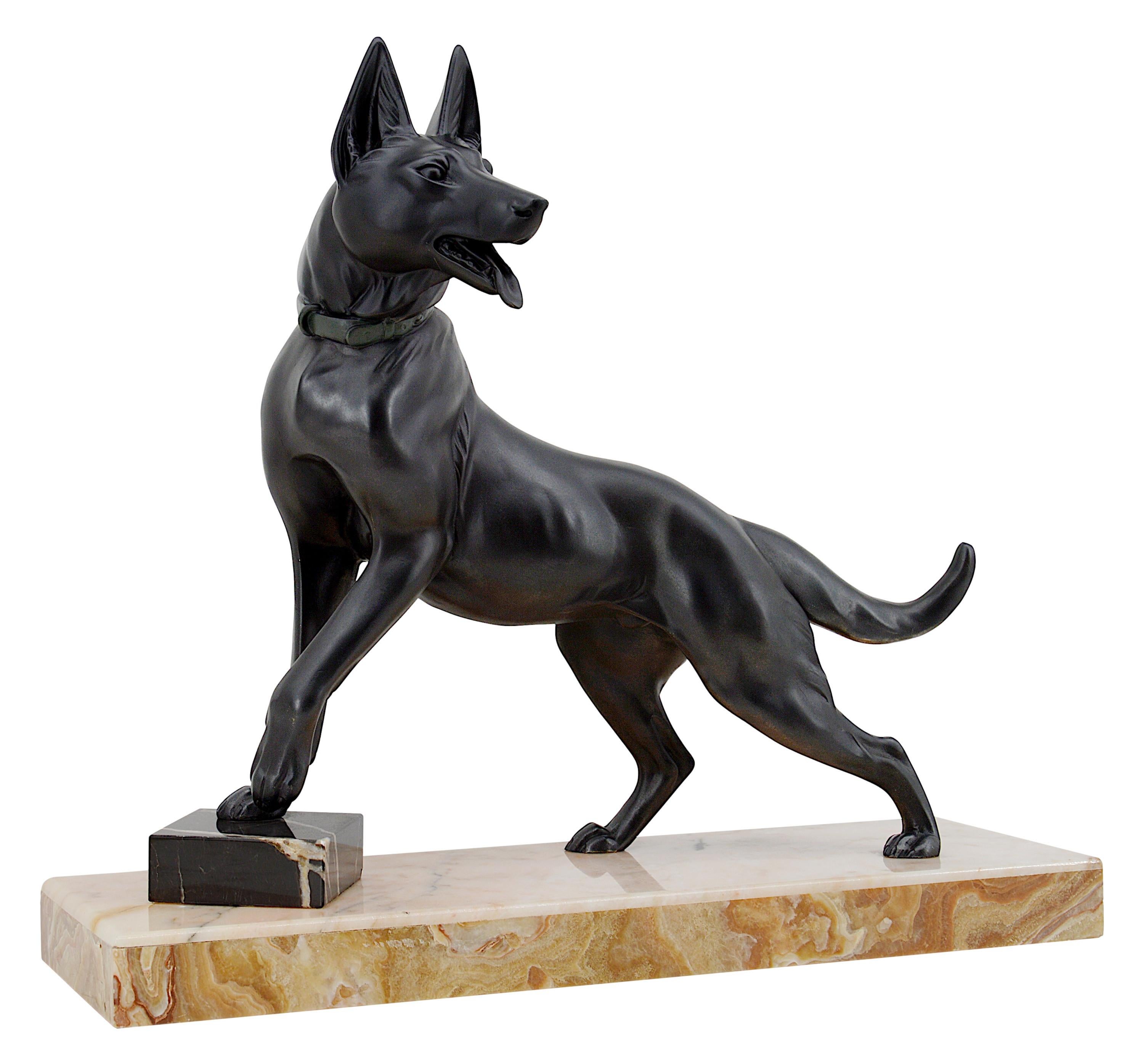 Louis-Albert Carvin German Shepherd Sculpture, 1920 In Good Condition For Sale In Saint-Amans-des-Cots, FR