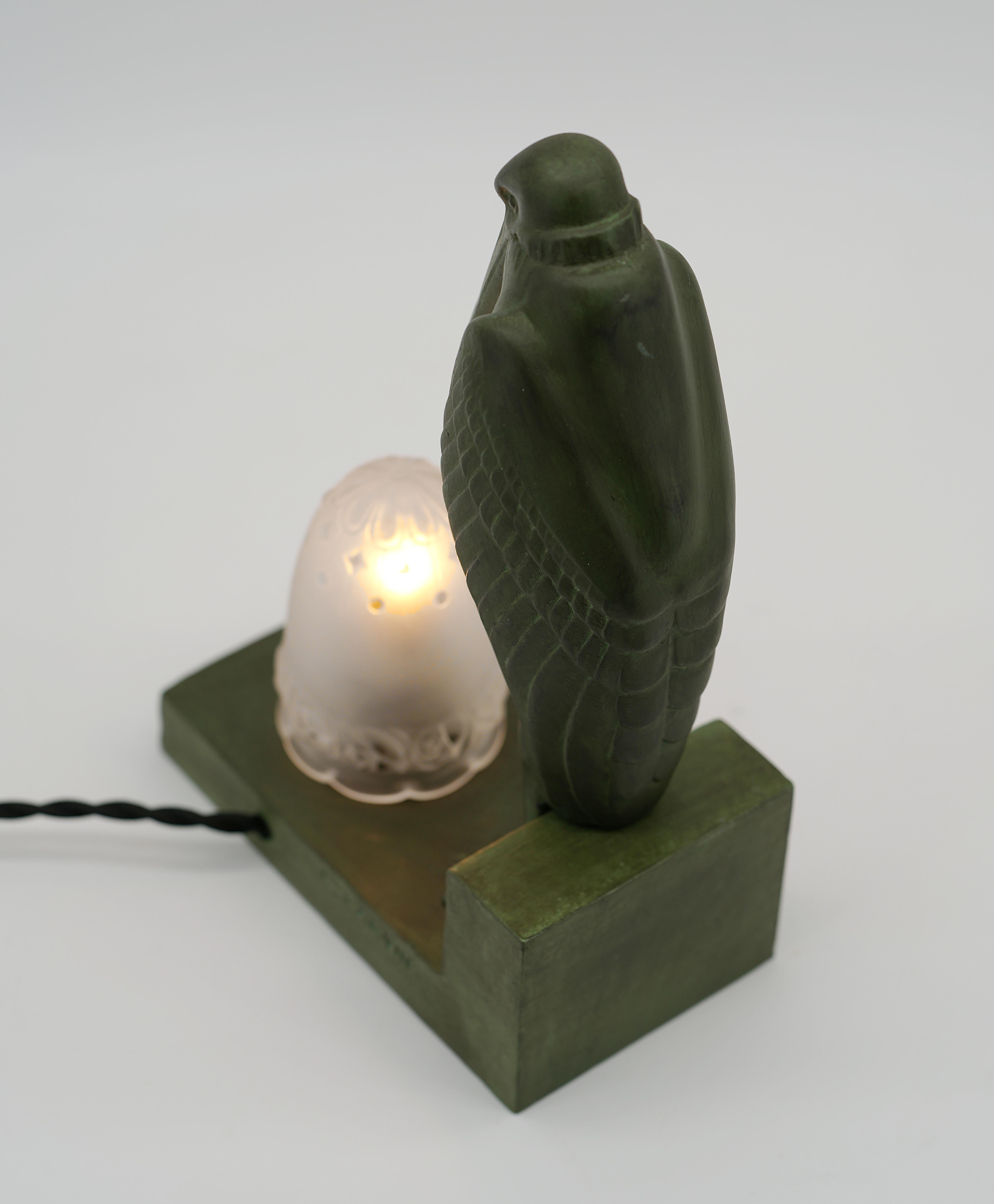 Louis-Albert Carvin Lampe de table ou veilleuse en forme de sculpture de marabout 1920 en vente 4