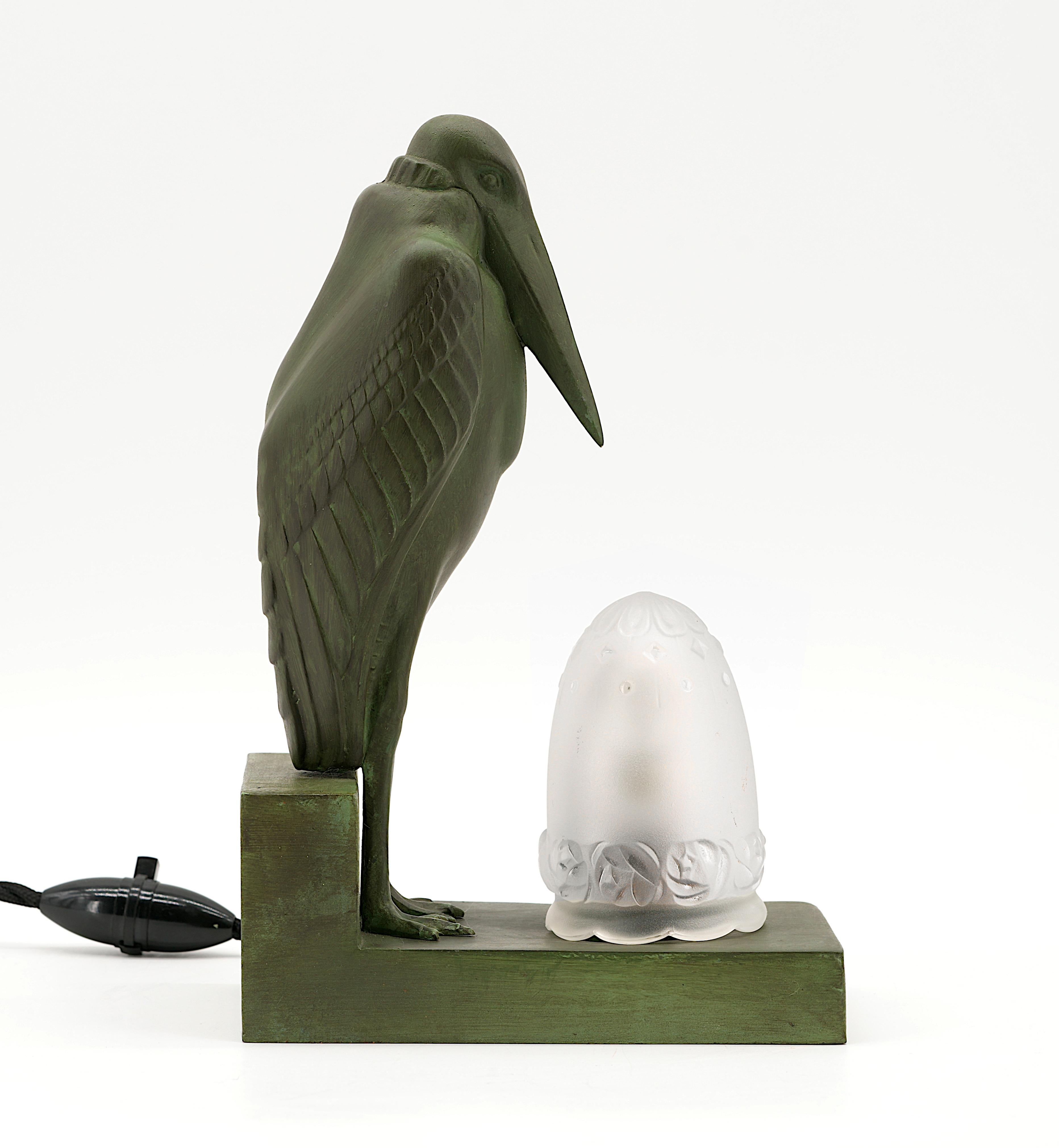 Art déco Louis-Albert Carvin Lampe de table ou veilleuse en forme de sculpture de marabout 1920 en vente