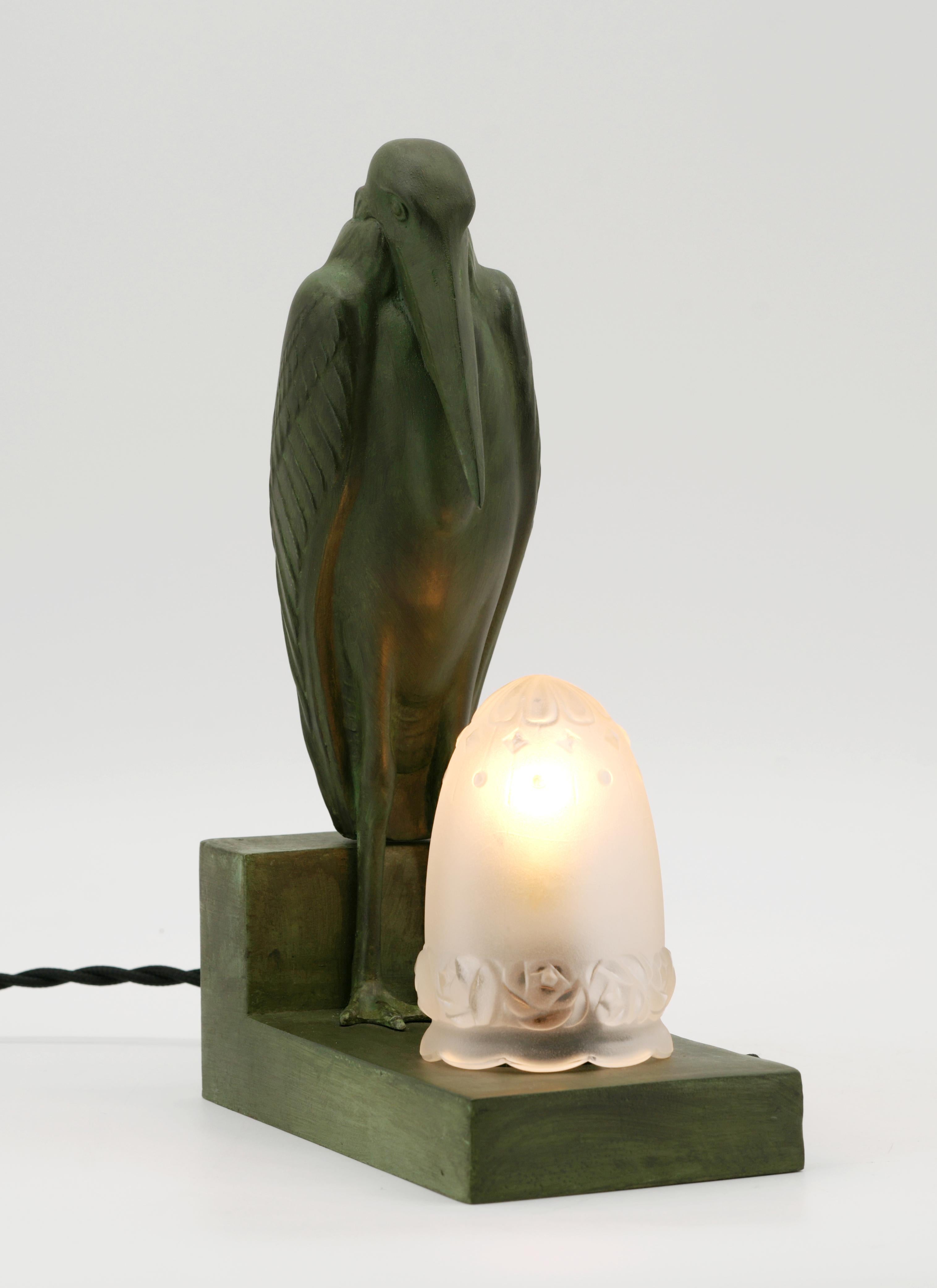 Français Louis-Albert Carvin Lampe de table ou veilleuse en forme de sculpture de marabout 1920 en vente