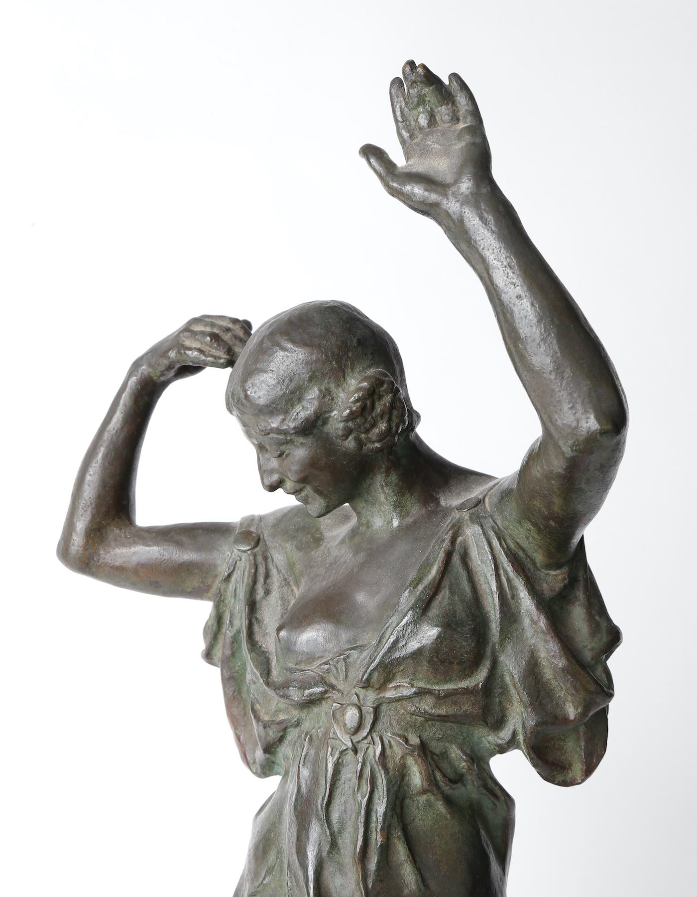 Muse des Tanzes, französische Bronzeskulptur einer Frau aus dem frühen 20. Jahrhundert (Gold), Nude Sculpture, von Louis Armand Bardery