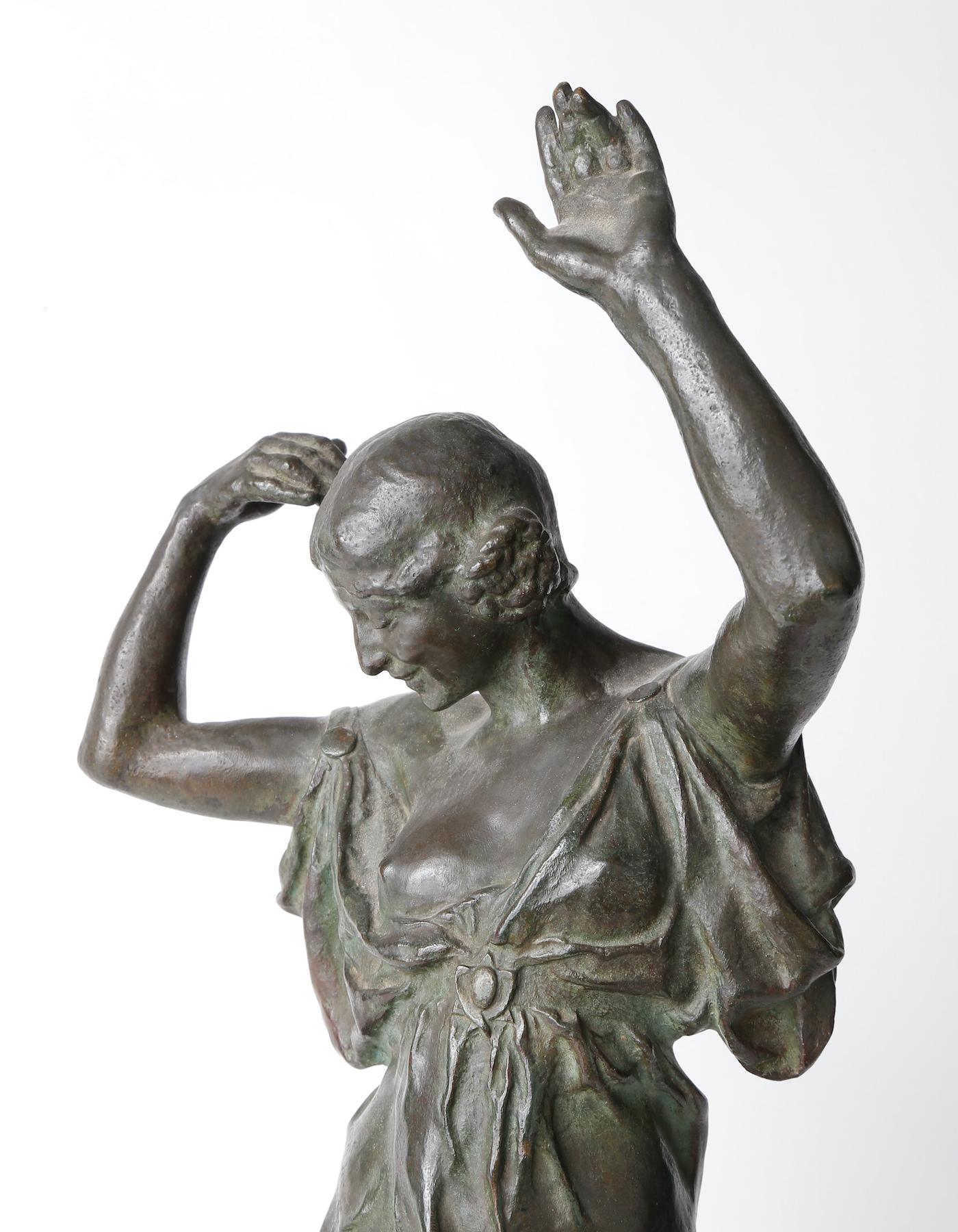 Musa de la Danza, Escultura francesa de bronce de mujer de principios del siglo XX - Nude Sculpture Oro de Louis Armand Bardery
