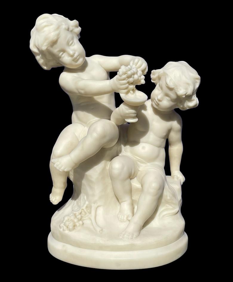 Figurative Sculpture Louis Auguste Moreau - Sculpture en marbre du 19ème siècle de Putti de Bacchanale