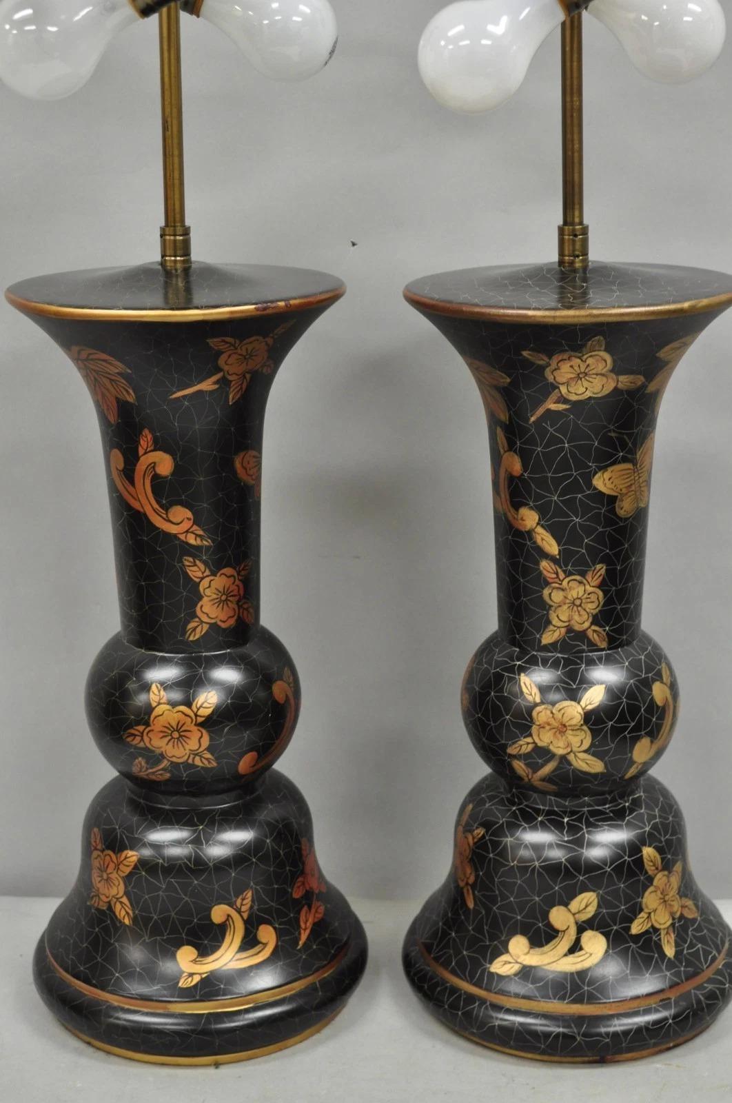 Pareja de lámparas de sobremesa contemporáneas Louis Baldinger & Sons pintadas en negro y dorado Regencia de Hollywood en venta