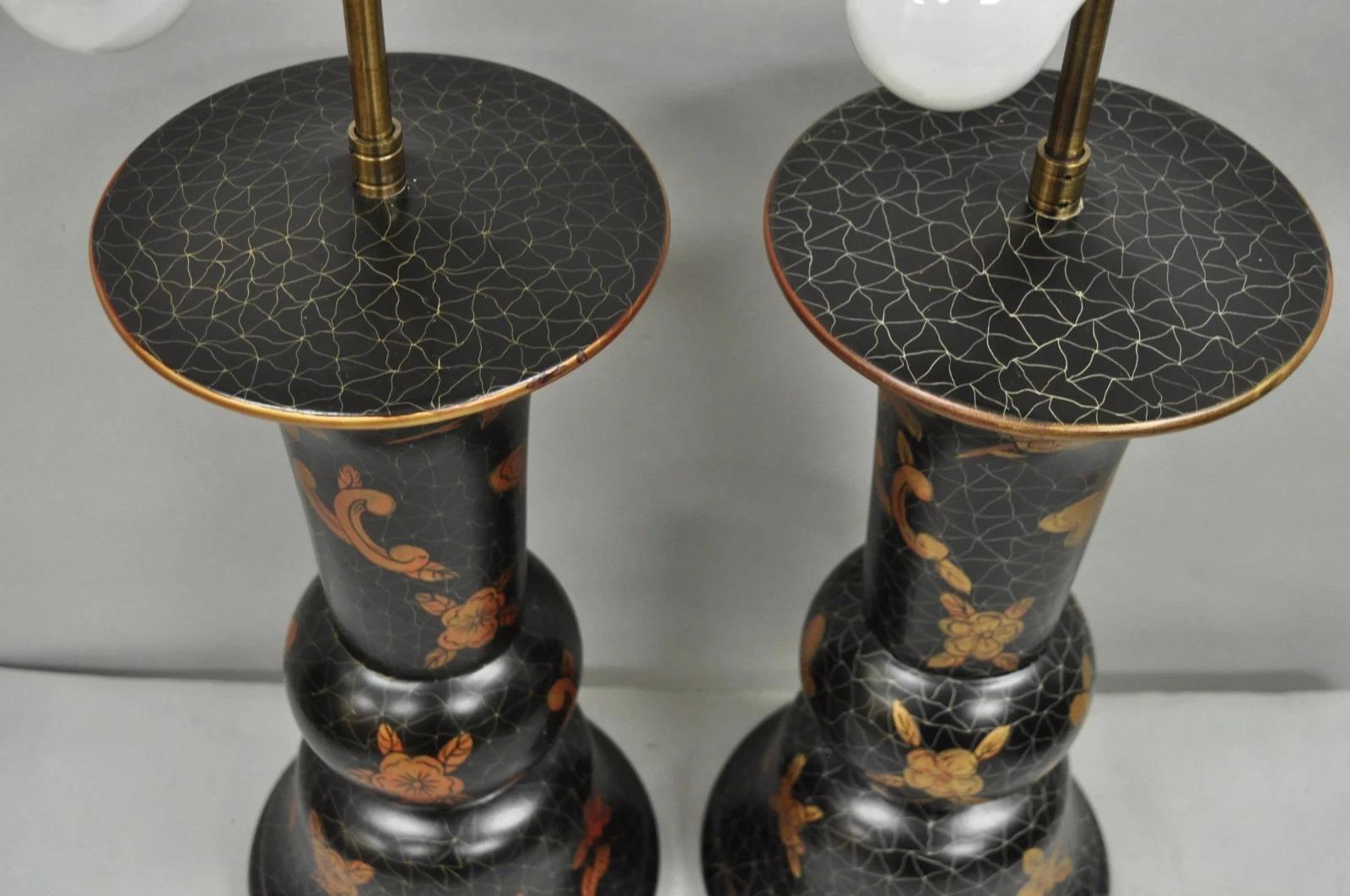 Pareja de lámparas de sobremesa contemporáneas Louis Baldinger & Sons pintadas en negro y dorado en Bueno estado para la venta en Philadelphia, PA