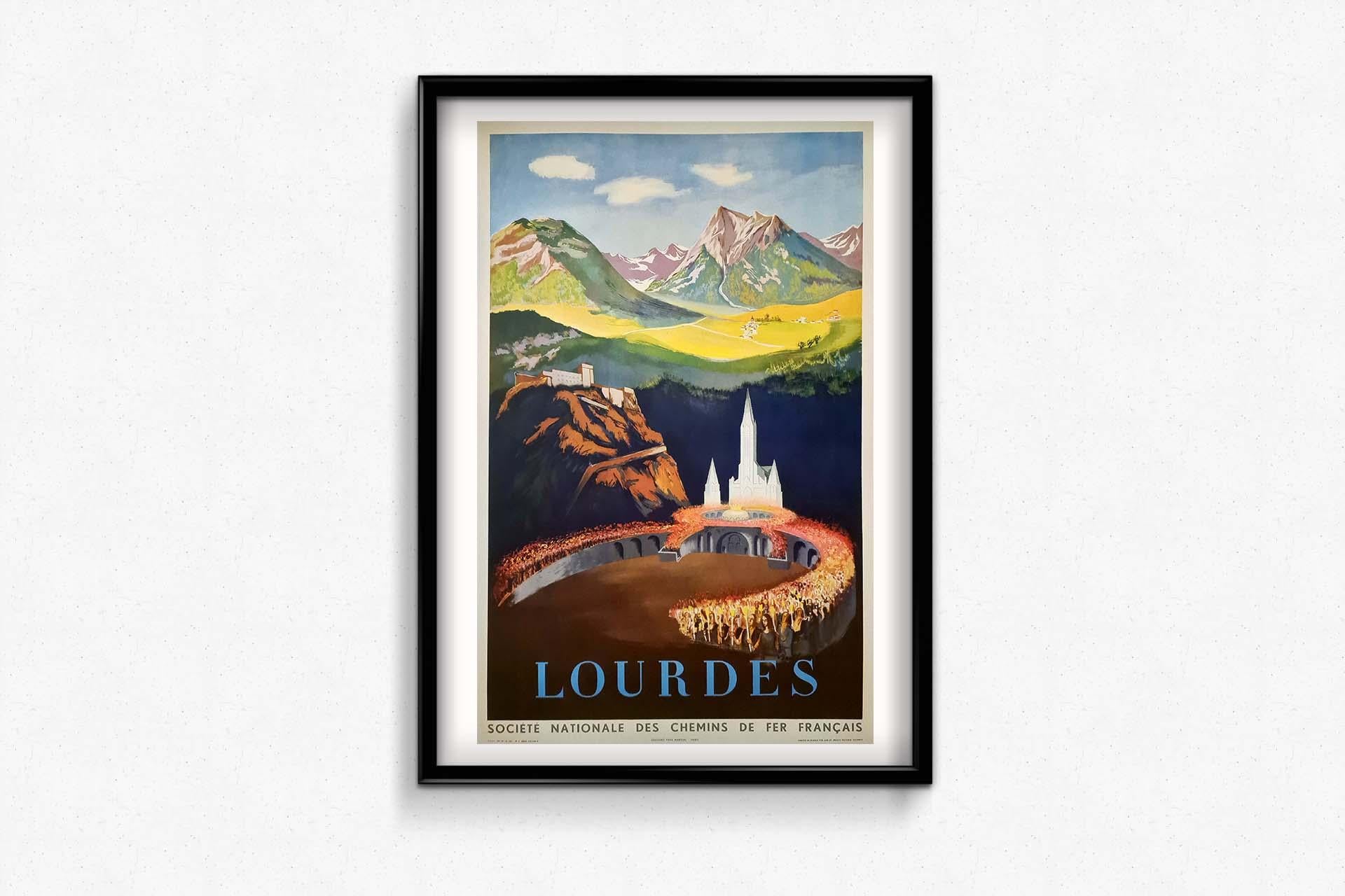 L'affiche de voyage originale de 1951 de Louis Berthomme Saint-André pour Lourdes, commandée par la Société nationale des chemins de fer français (SNCF), est un témoignage captivant de l'attrait de la célèbre destination de pèlerinage dans le