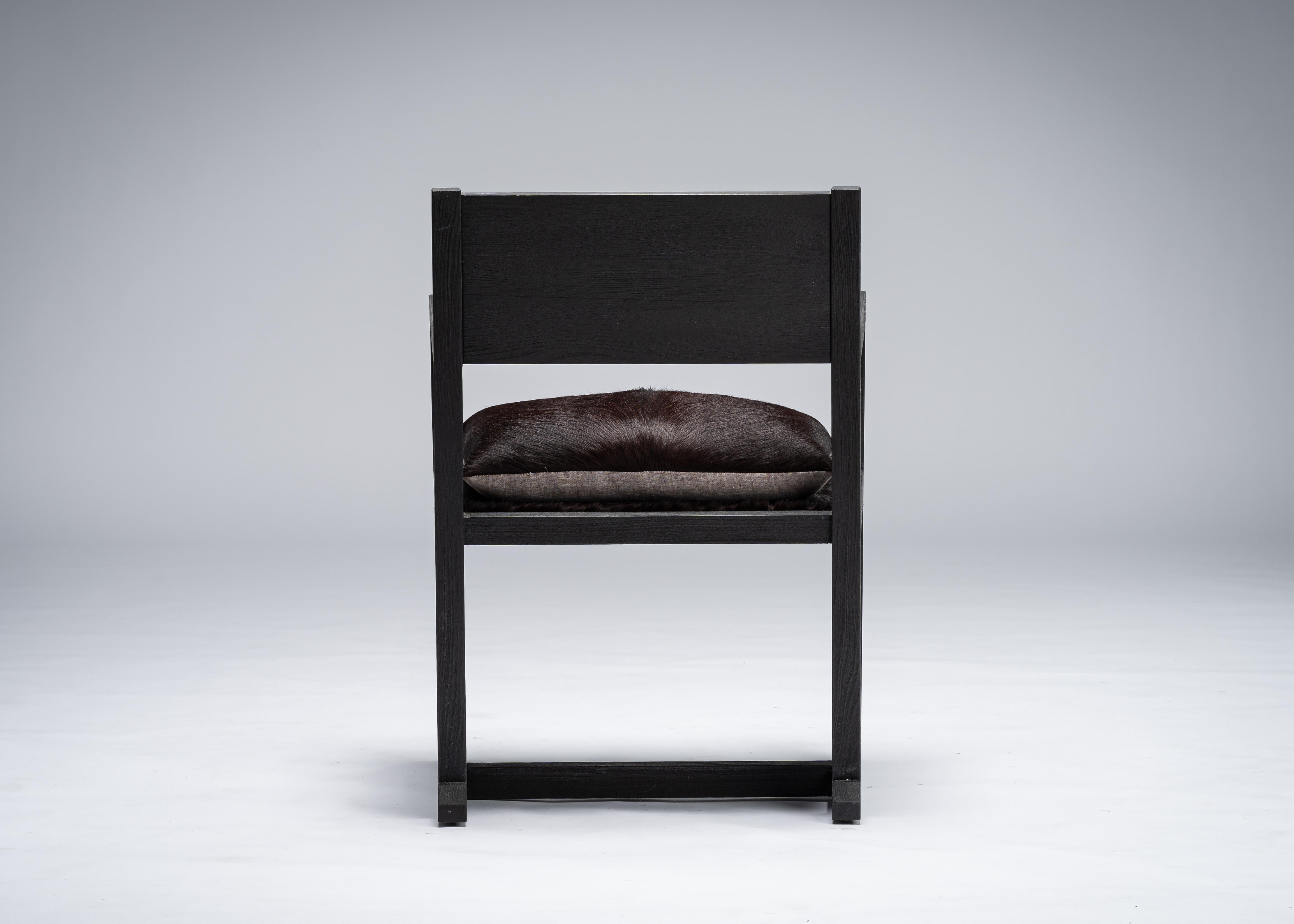 Américain Chaise/fauteuil noir LOUIS Chêne sablé/siège en cuir de vache bordeaux:: Mandy Graham en vente