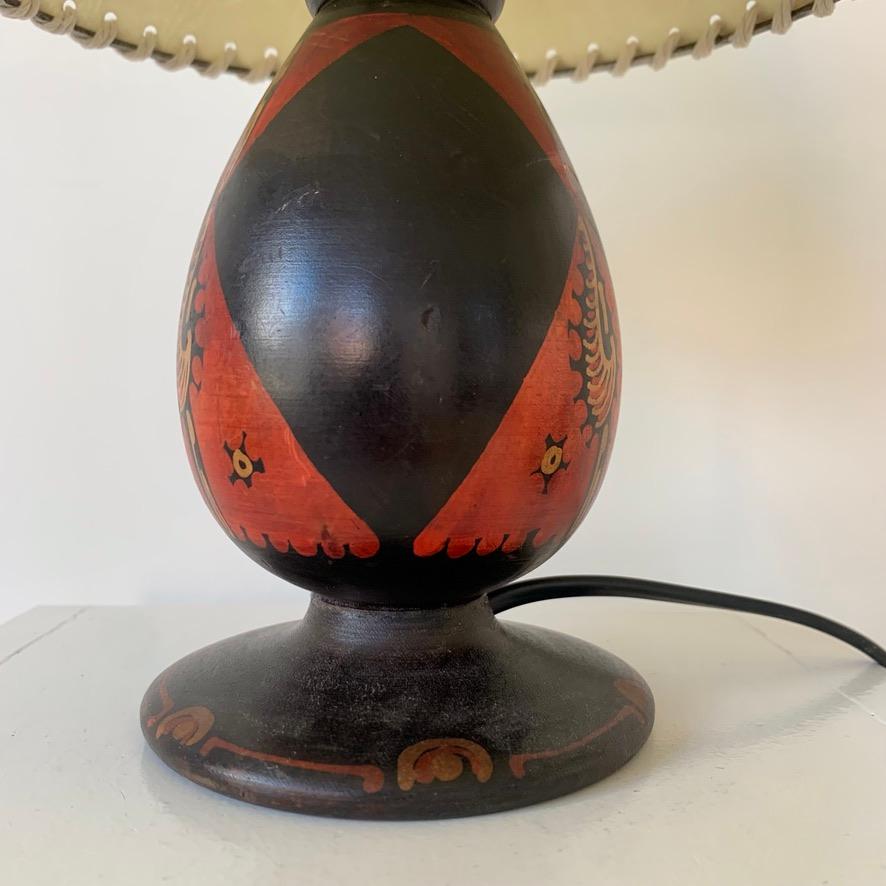 Tischlampe aus Batikholz von Louis Bogtman, Amsterdamer Schule, ca. 1920, Niederlande. (Frühes 20. Jahrhundert) im Angebot