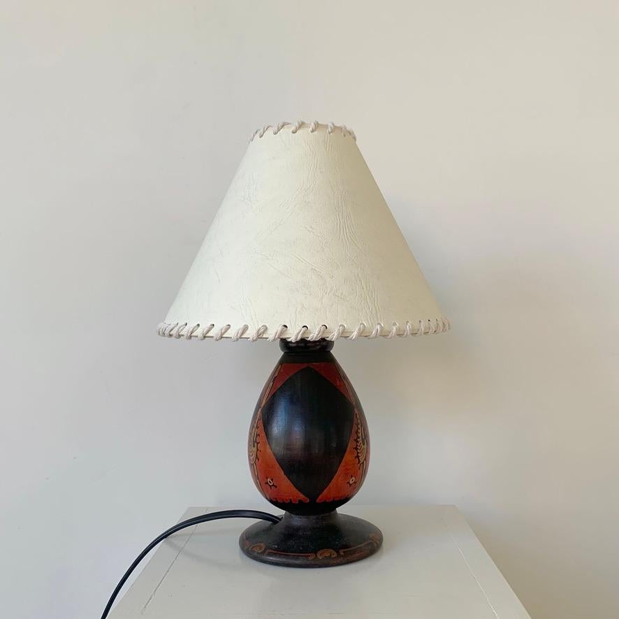 Tischlampe aus Batikholz von Louis Bogtman, Amsterdamer Schule, ca. 1920, Niederlande. (Holz) im Angebot