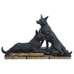 Art-Déco-Skulptur deutscher Hirten aus Bronze, die auf Marmorplatten liegen