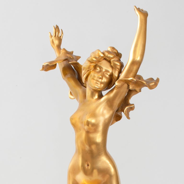 Bandeja francesa Art Nouveau Louis Chalon con flor de mujer esculpida en Excelente estado para la venta en New York, NY