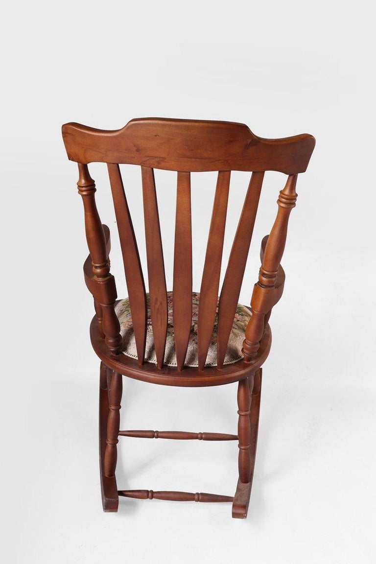 Louis Classic Engraved Rocking Chair, 20th Century For Sale at 1stDibs