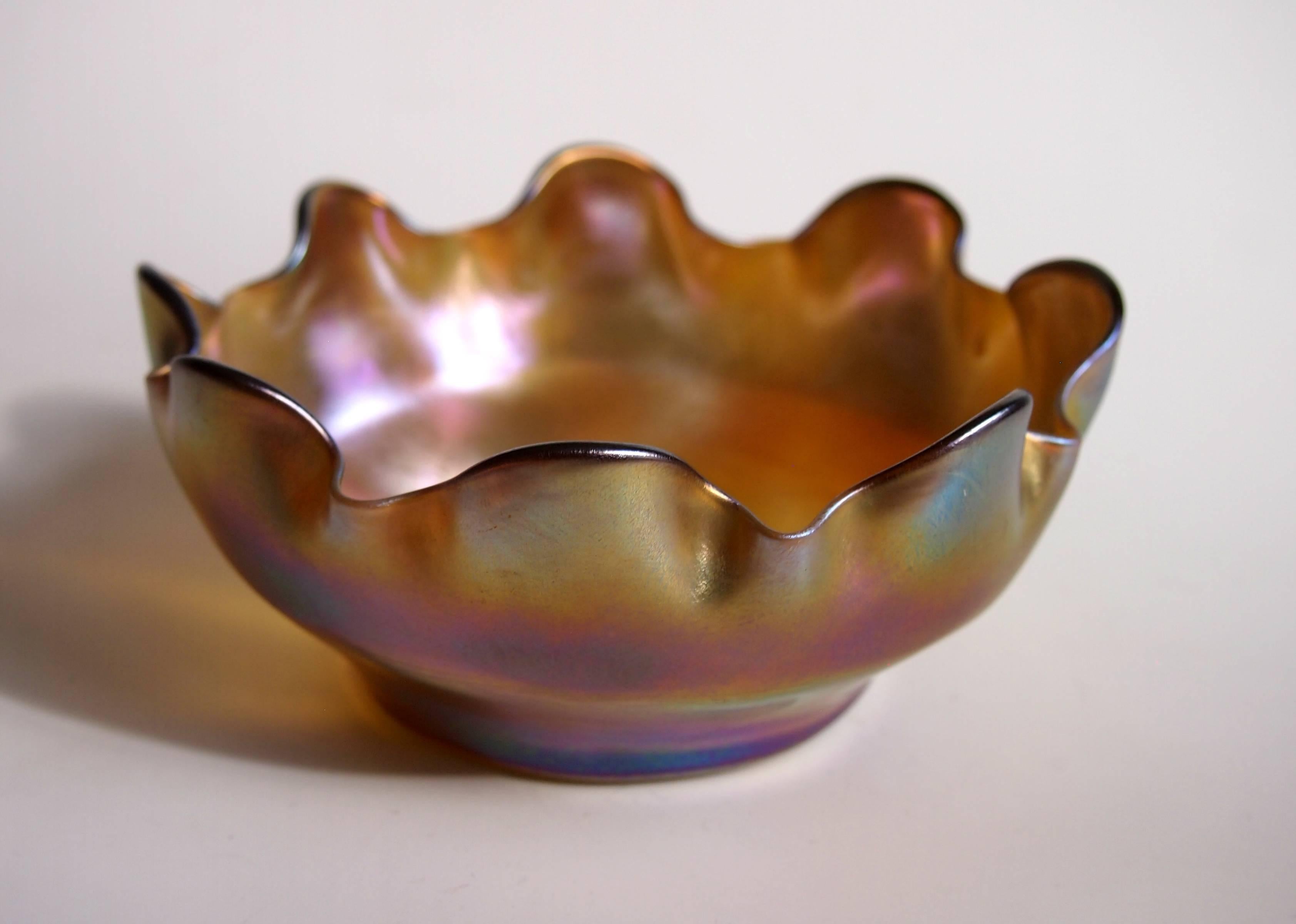 American Louis Comfort Tiffany Art Nouveau Favrile 'Queen' Glass Finger Bowl For Sale