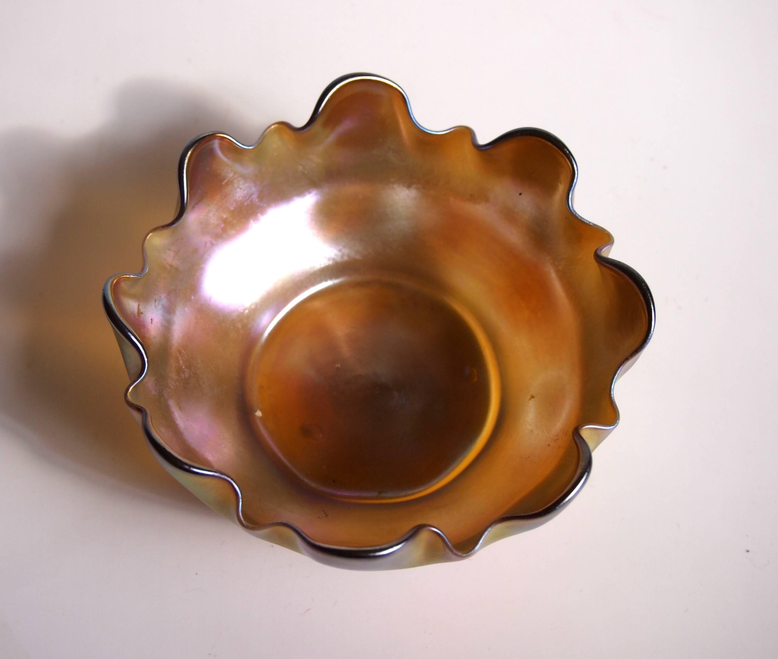 Early 20th Century Louis Comfort Tiffany Art Nouveau Favrile 'Queen' Glass Finger Bowl For Sale