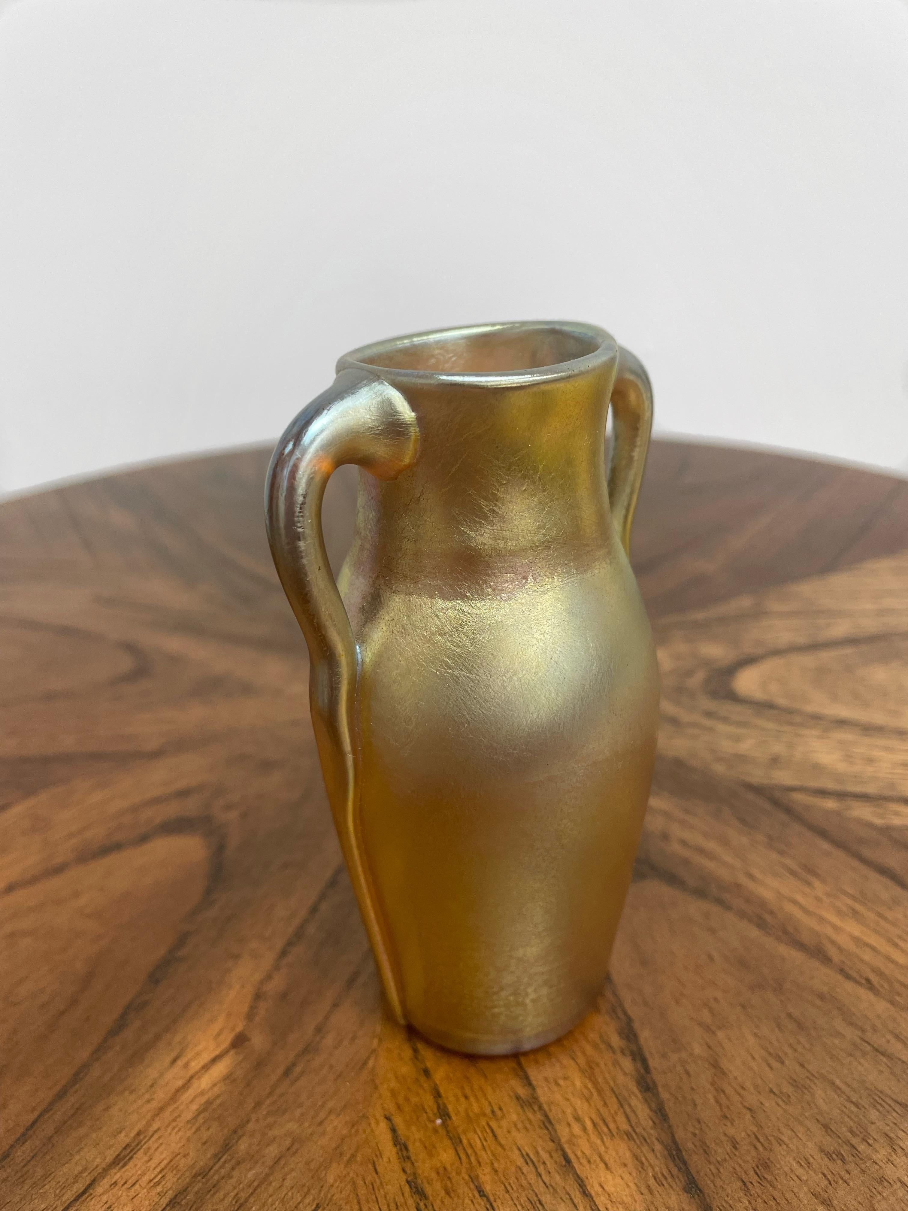 Louis Comfort Tiffany, Jugendstil-Vase aus schillerndem Favrile-Kunstglas, Louis Comfort (Art nouveau) im Angebot