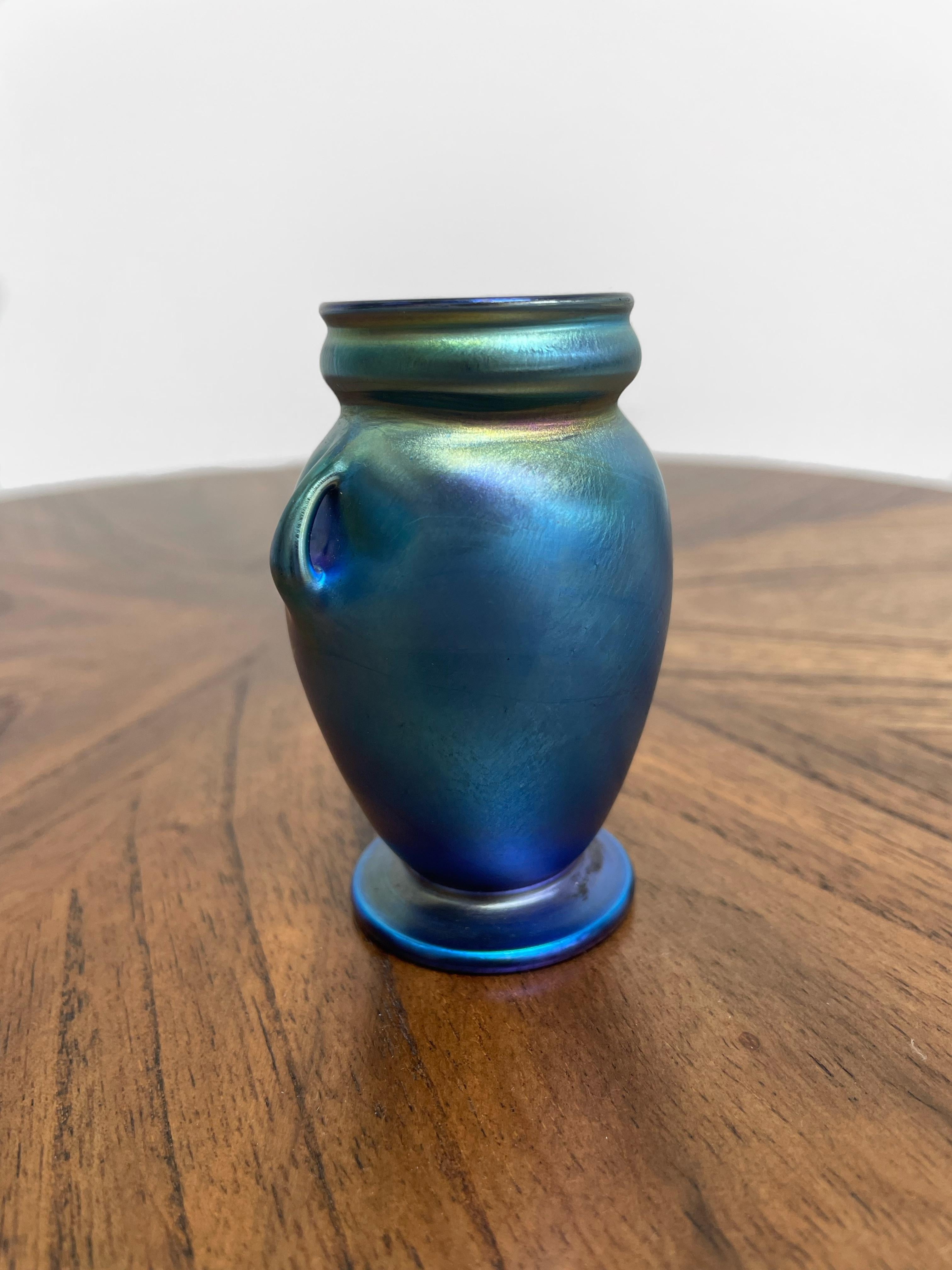 Louis Comfort Tiffany, Jugendstil-Vase aus schillerndem Favrile-Kunstglas, Louis Comfort (Art nouveau) im Angebot