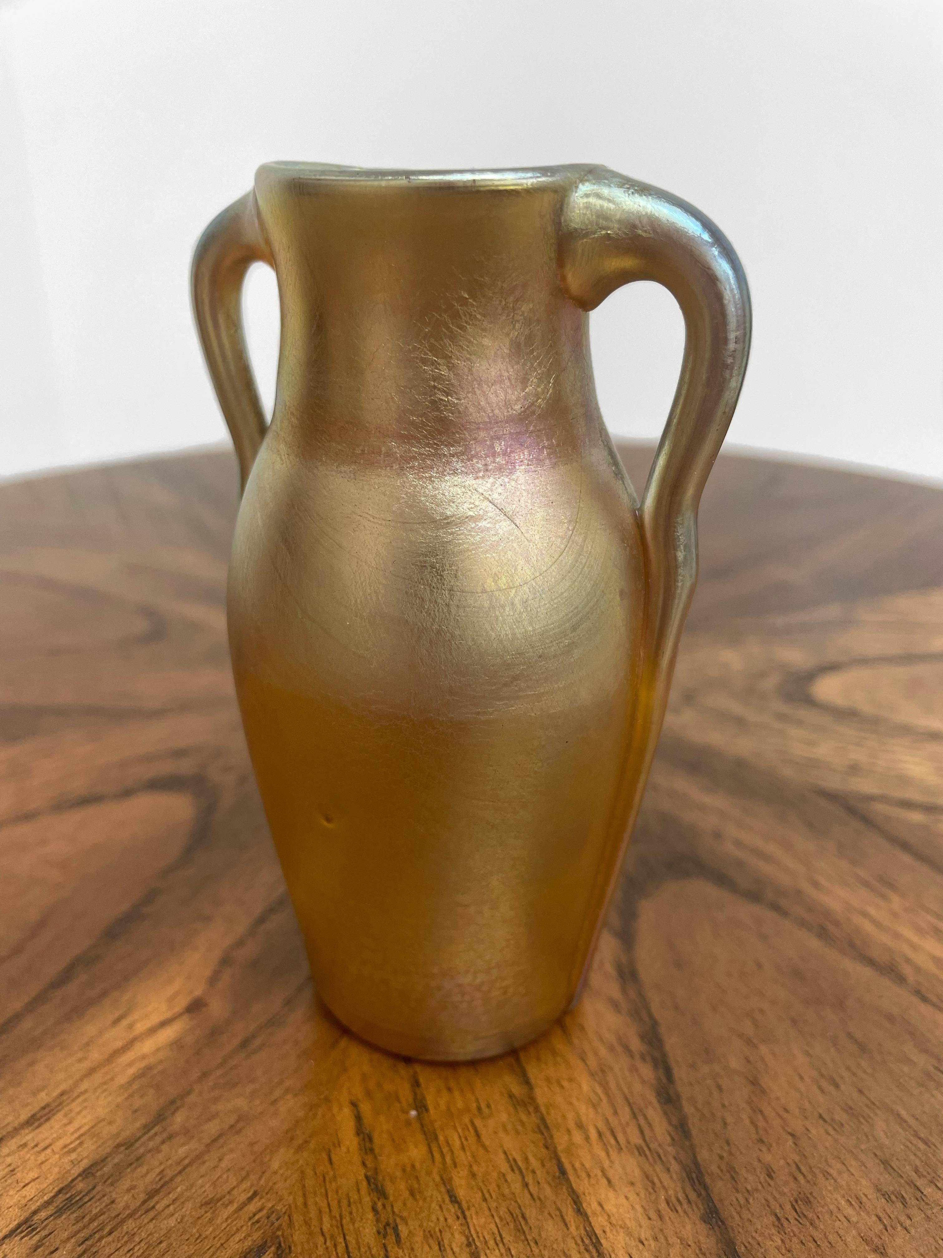 Louis Comfort Tiffany, Jugendstil-Vase aus schillerndem Favrile-Kunstglas, Louis Comfort im Zustand „Hervorragend“ im Angebot in Chicago, IL