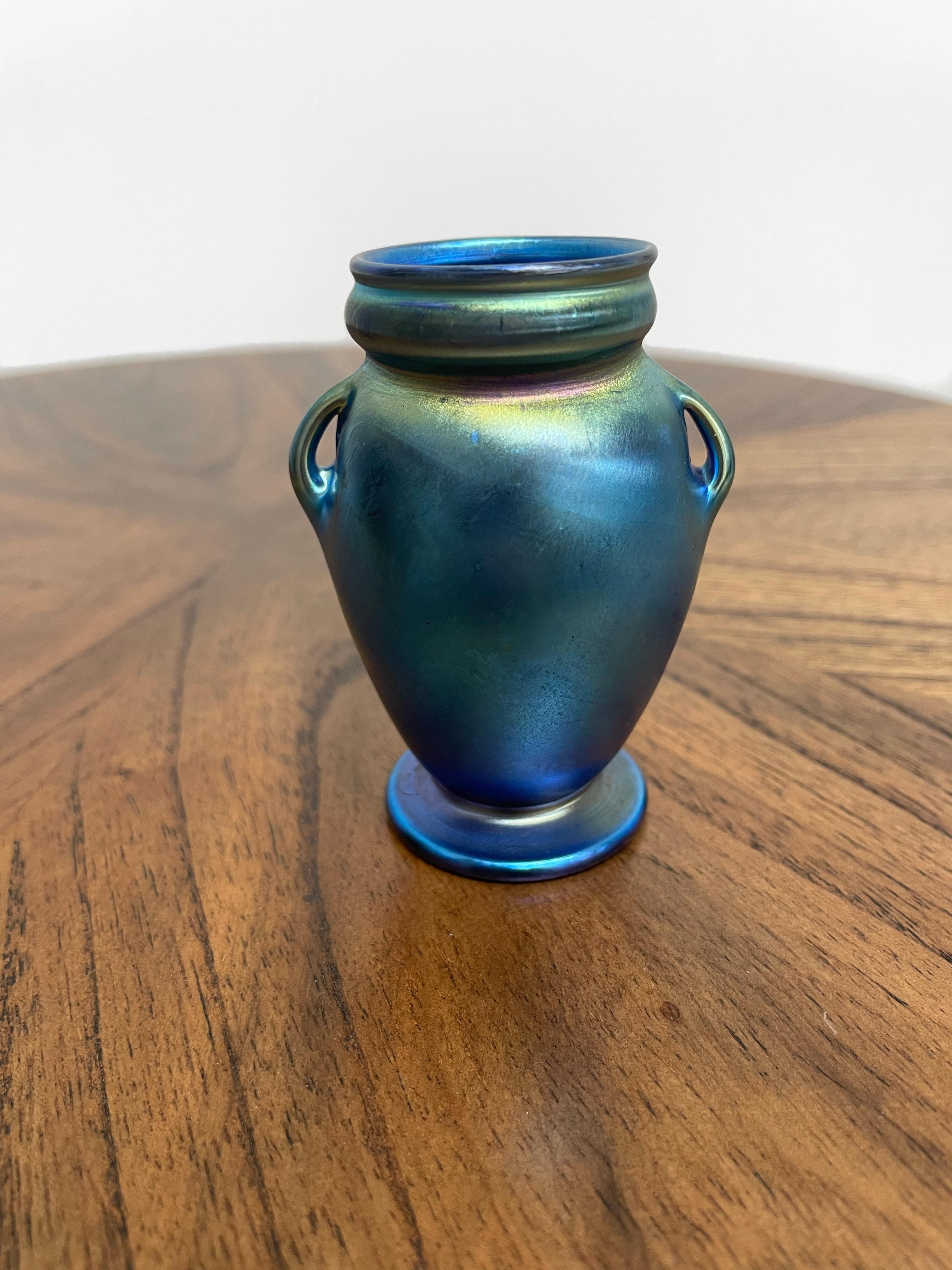 Louis Comfort Tiffany, Jugendstil-Vase aus schillerndem Favrile-Kunstglas, Louis Comfort für Damen oder Herren im Angebot