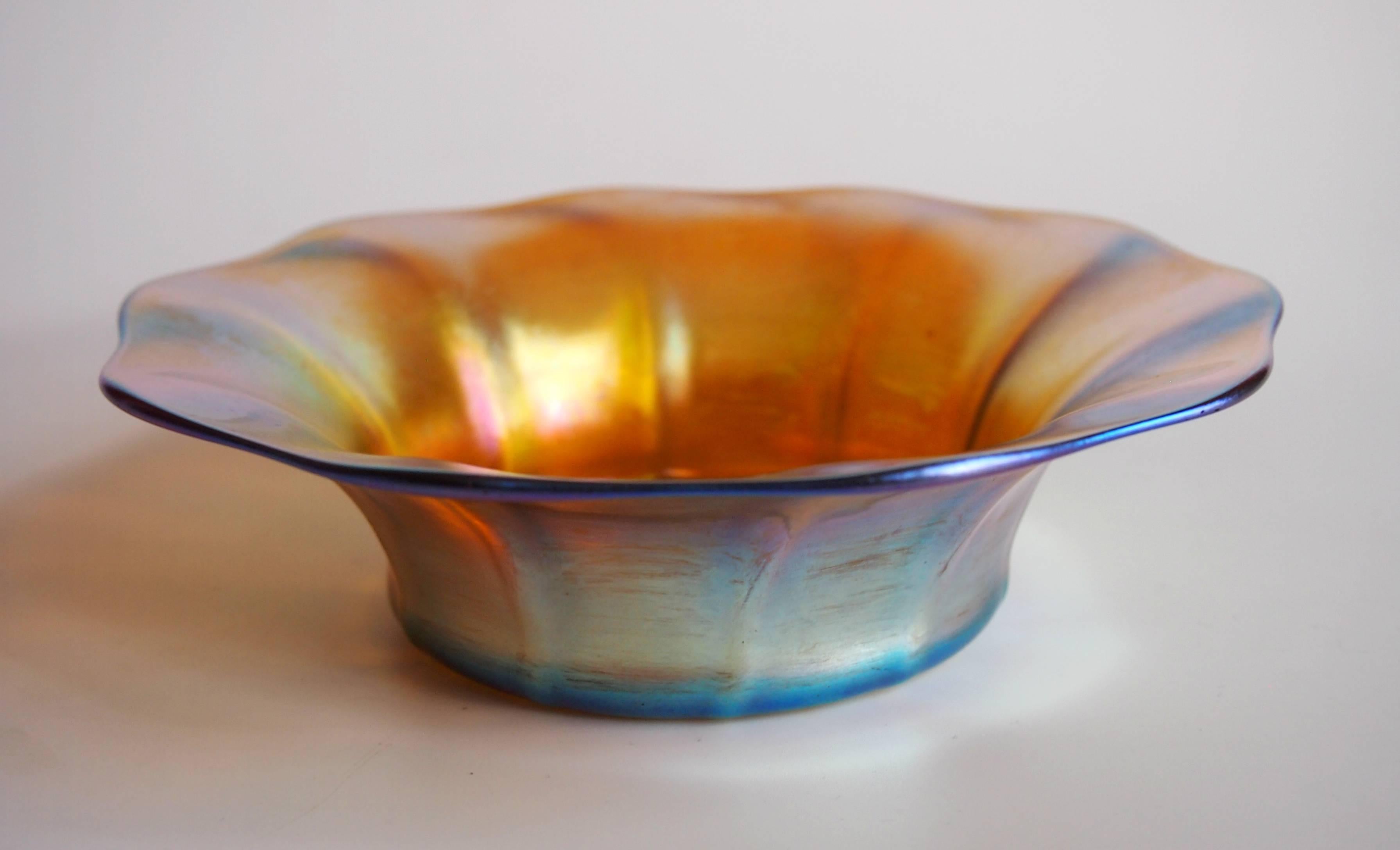 Louis Comfort Tiffany Art Nouveau Ribbed Favrile Dish In Excellent Condition In London, GB