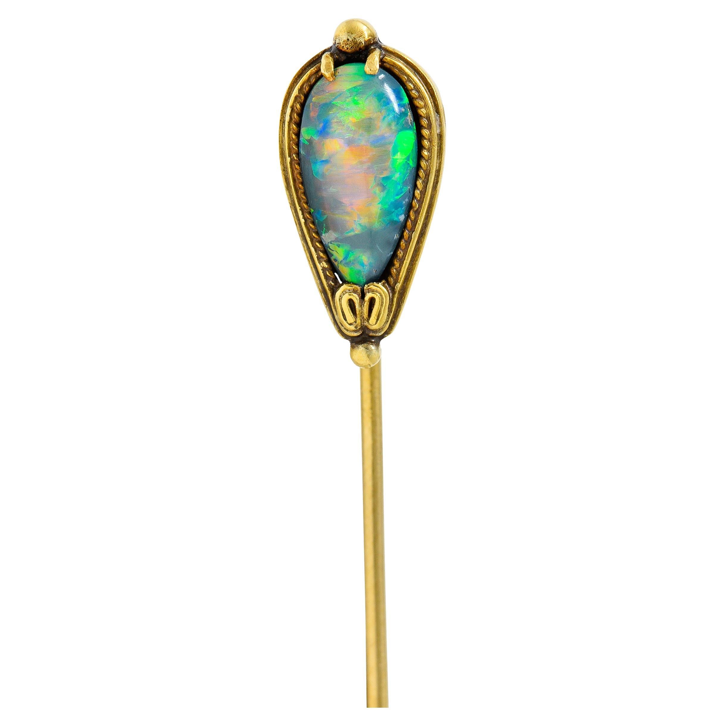 Épingle à cravate ancienne Louis Comfort Tiffany en or 18 carats avec opale noire cabochon